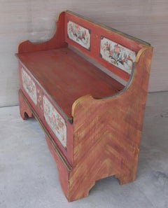 Cassapanca rossa decorata