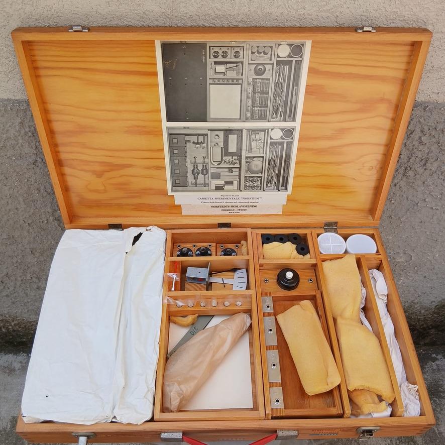 Cassetta Paravia Magnetismo ed Elettricità con Strumenti Originali, Anni ’60 in vendita 2