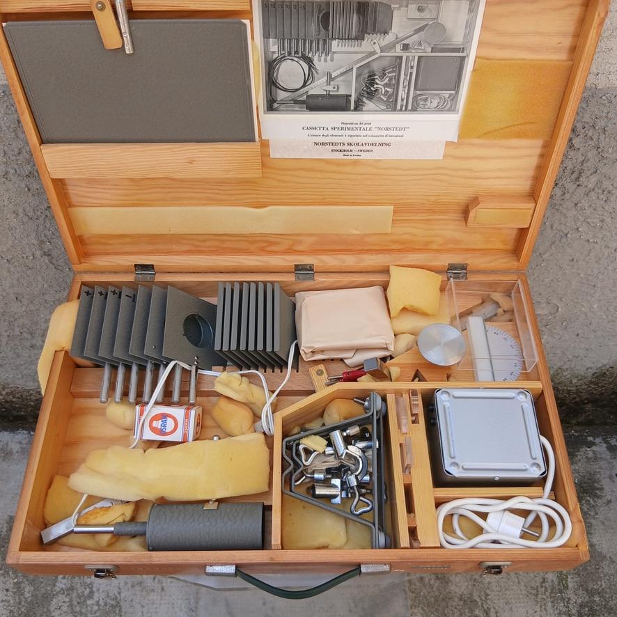 Mid-Century moderno Cassetta Paravia Ottica Completa di Lenti e Apparati Didattici  -Italia- Anni 60 in vendita