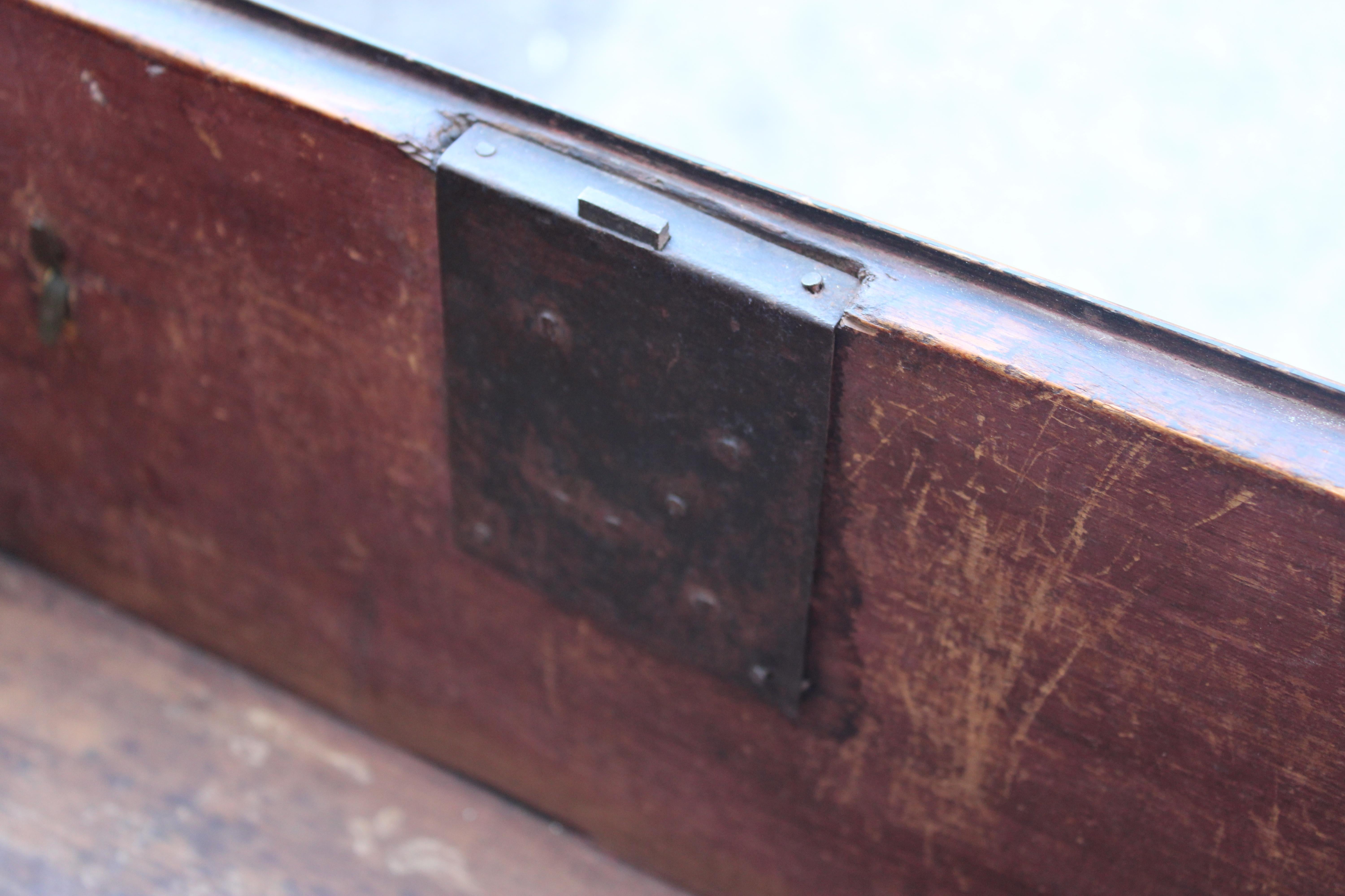 Late 18th Century Cassettiera a due Cassetti in legni Intarsiati LuigiVXI Sicilia con Marmo in vendita