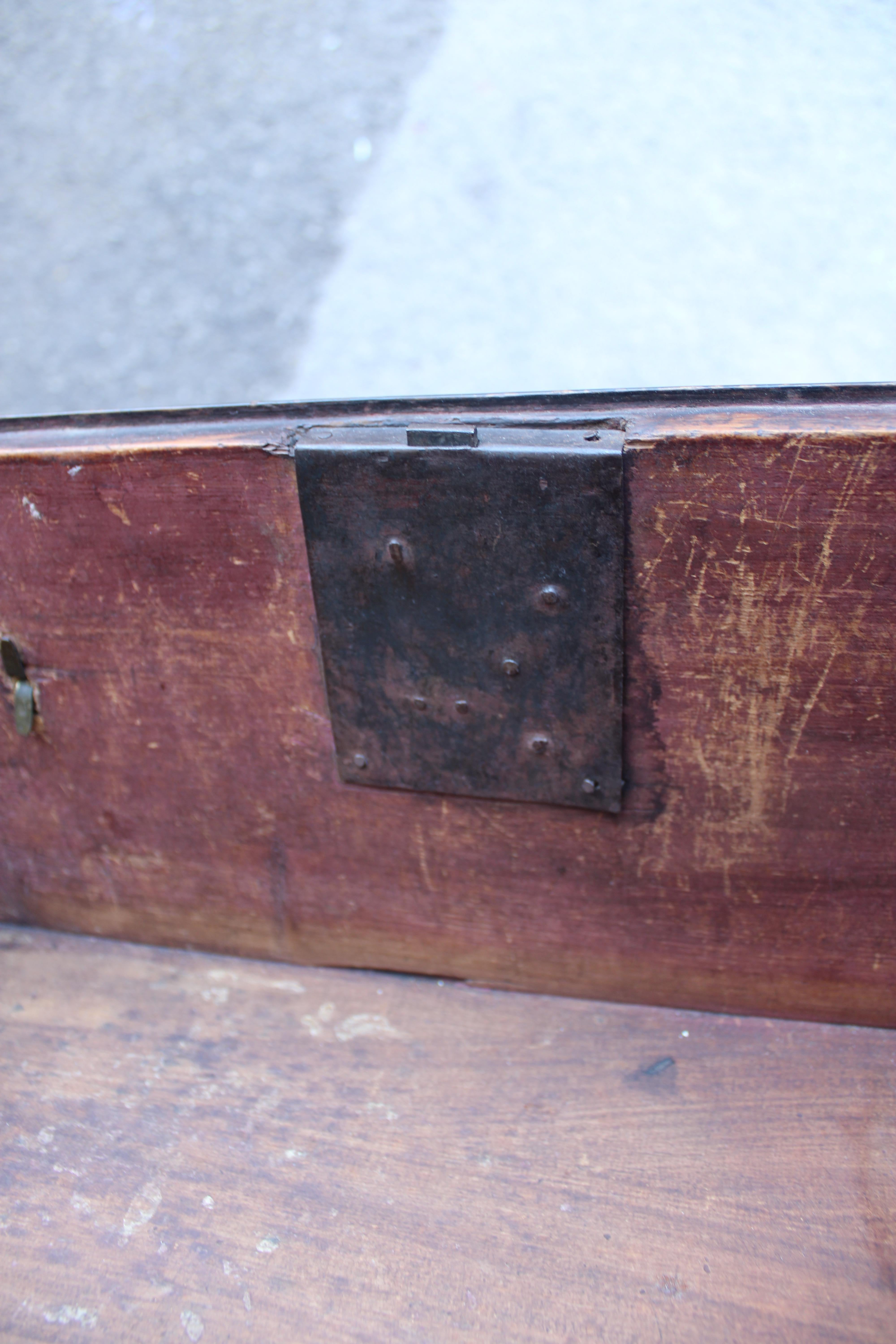 Legno Cassettiera a due Cassetti in legni Intarsiati LuigiVXI Sicilia con Marmo in vendita