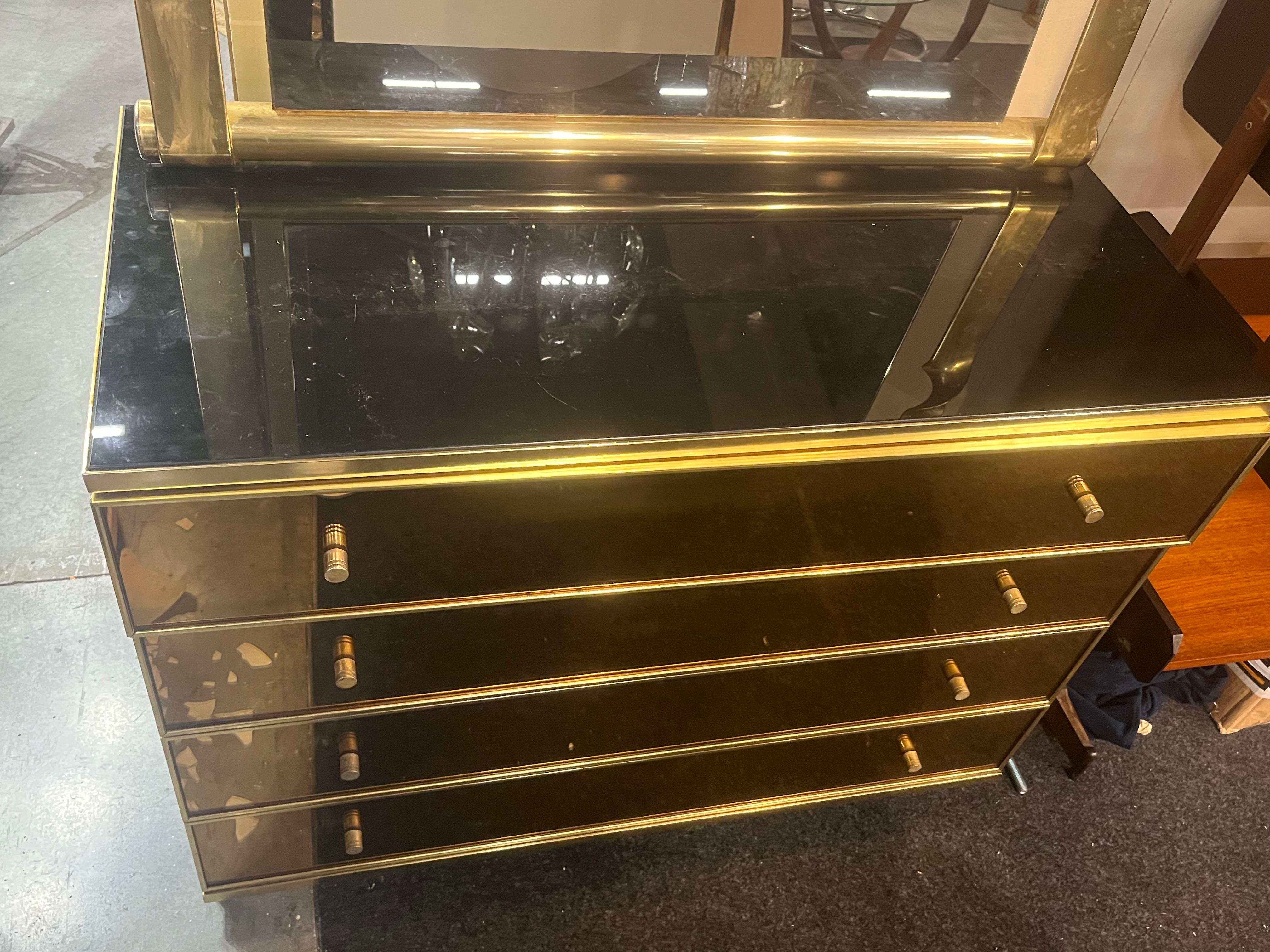 Mirror and brass chest of drawers 1970s 
by Renato Zevi with 4 drawers
in good condition 
