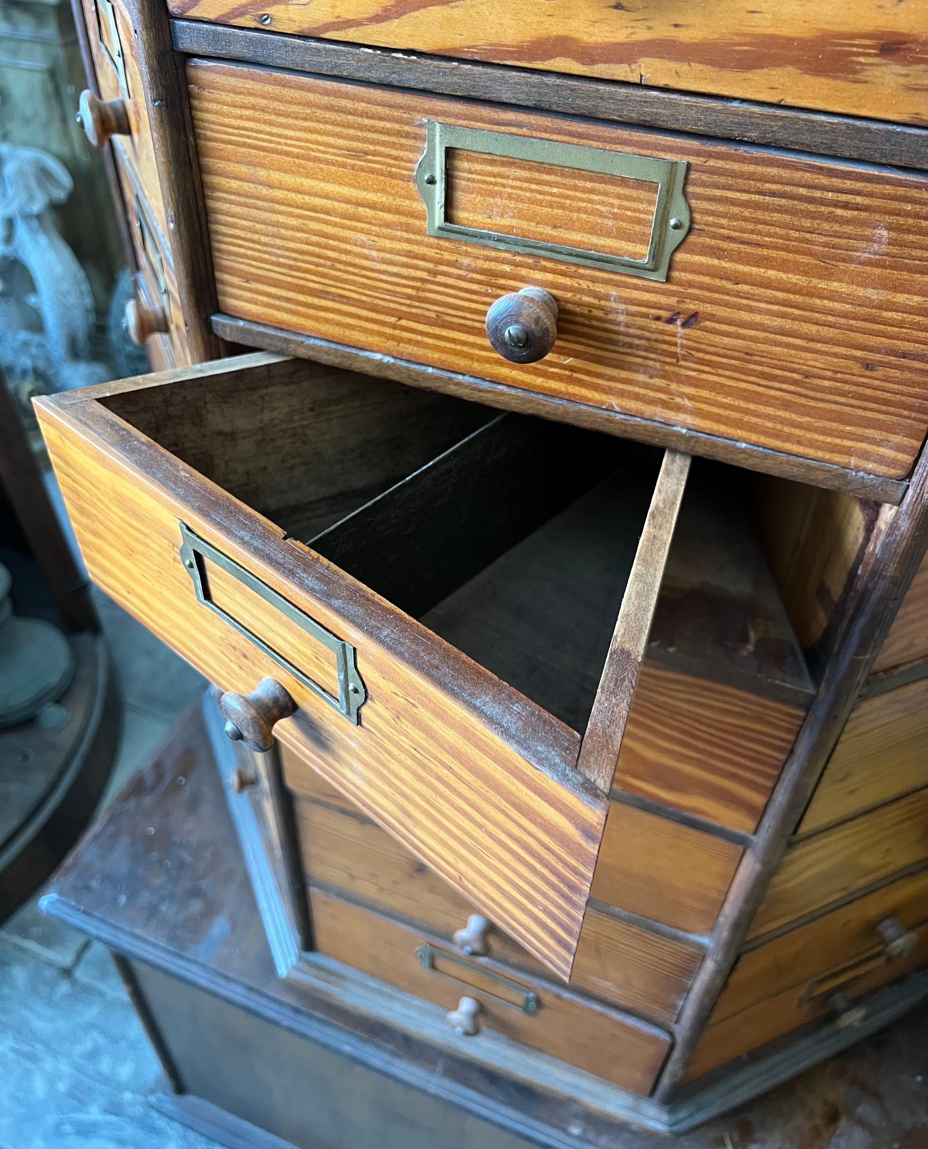 Early 20thC American Bolt&Screw Case Co. For Sale 2