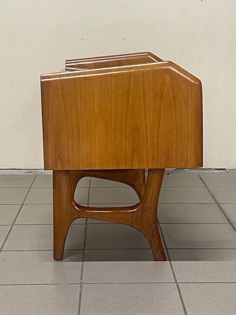 Commode des années 1950 en bois de chêne et poignées en céramique en vente 6