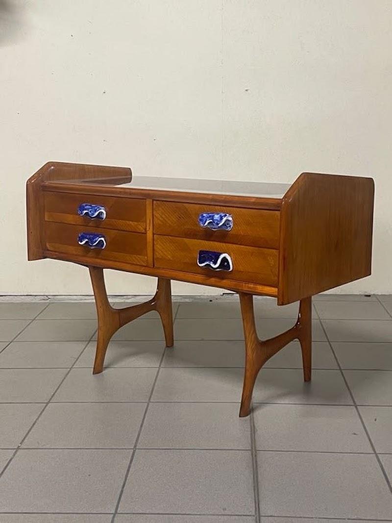 Commode des années 1950 en bois de chêne et poignées en céramique en vente 9