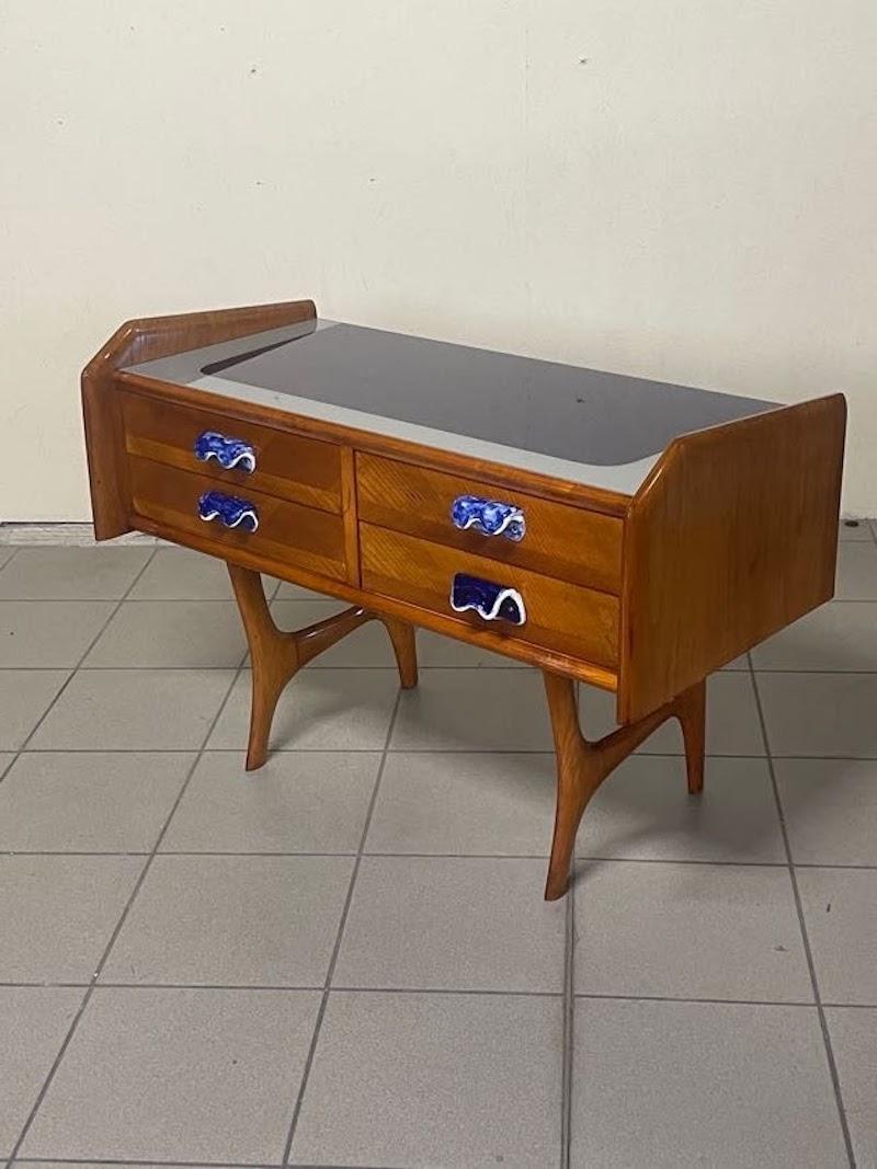 Commode des années 1950 en bois de chêne et poignées en céramique en vente 11
