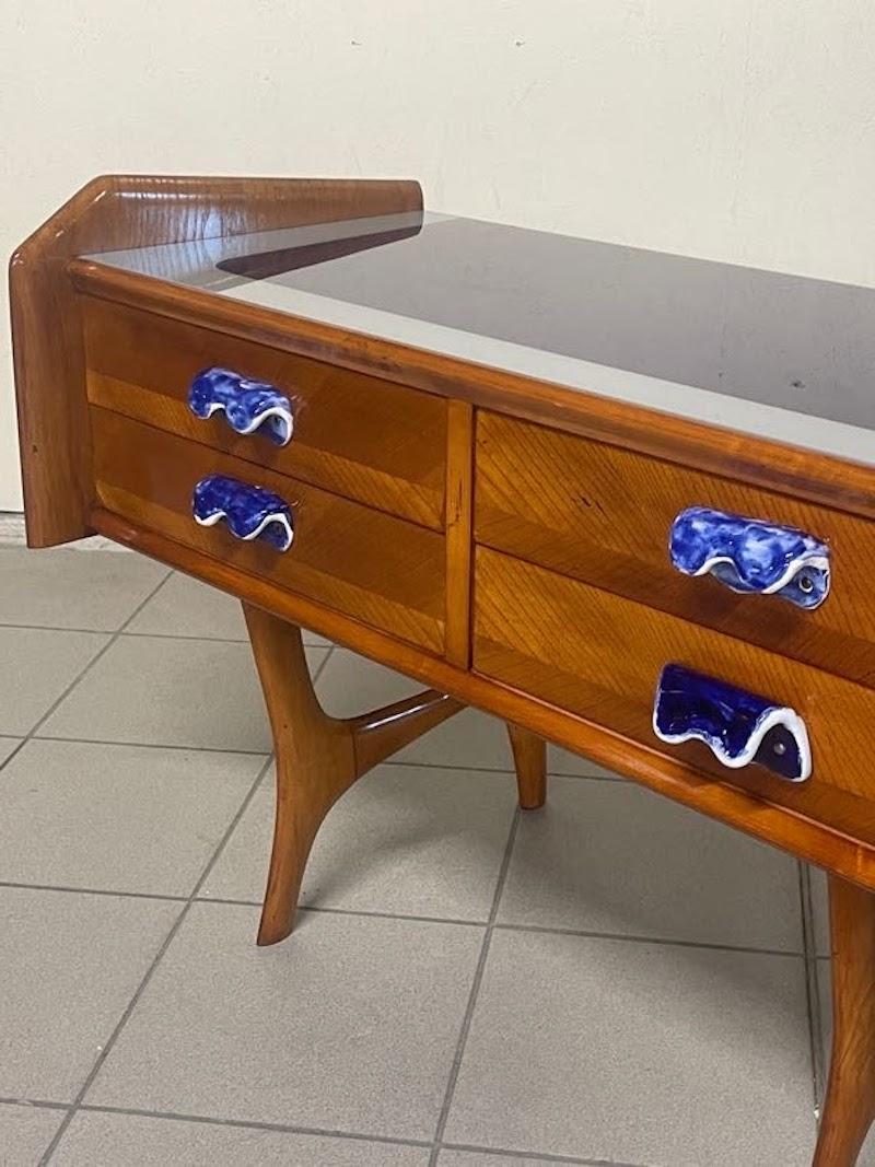 Commode des années 1950 en bois de chêne et poignées en céramique en vente 12