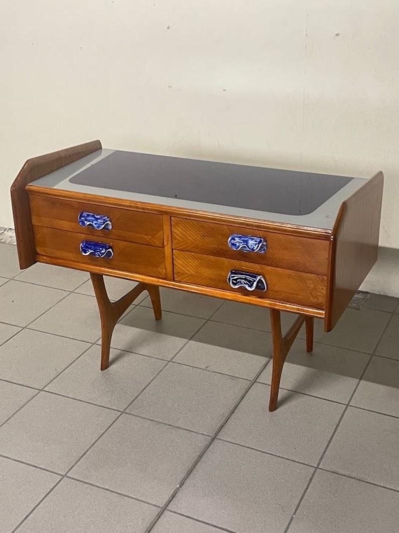 Italian Commode des années 1950 en bois de chêne et poignées en céramique en vente