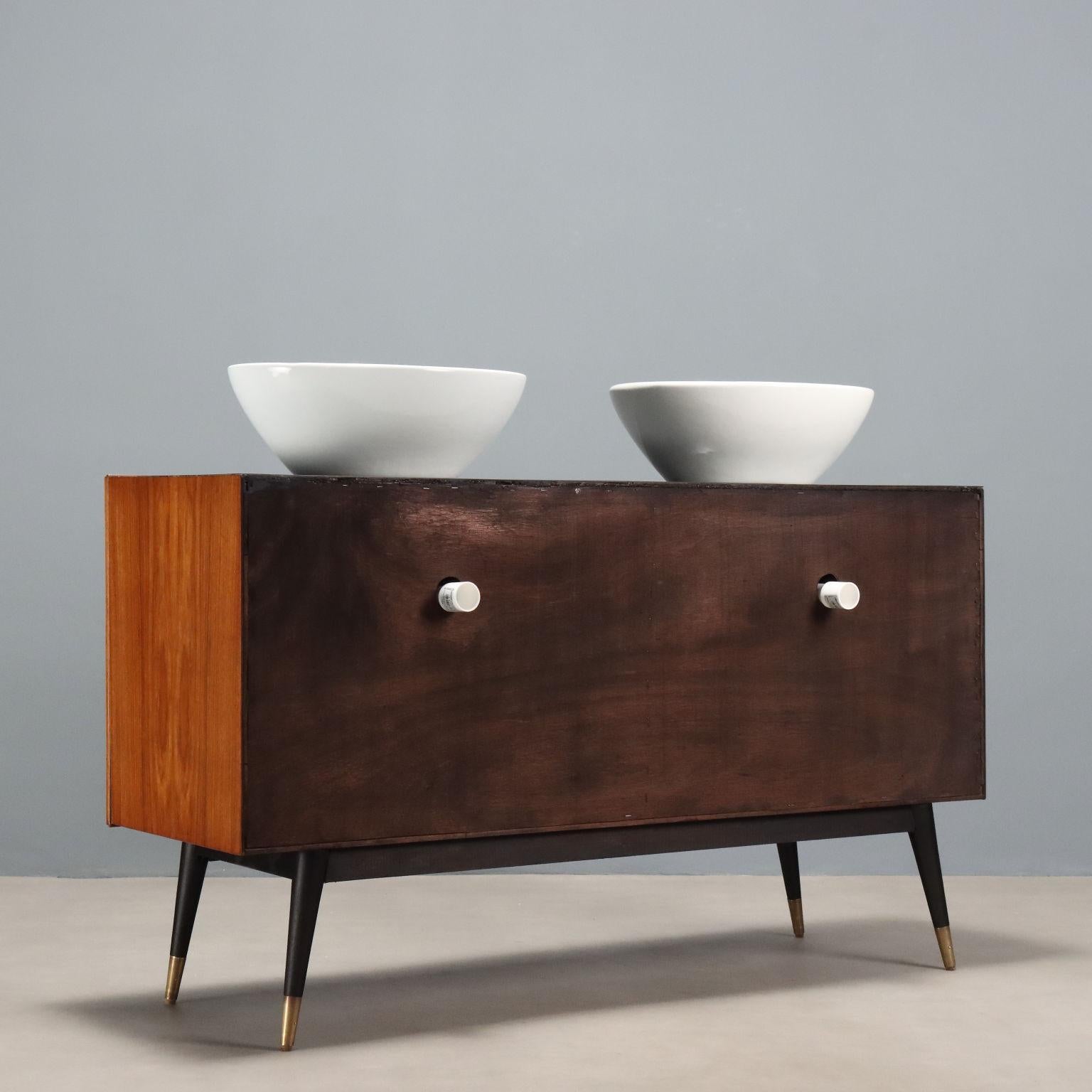 Cassette des années 60 avec double lavabo en vente 4