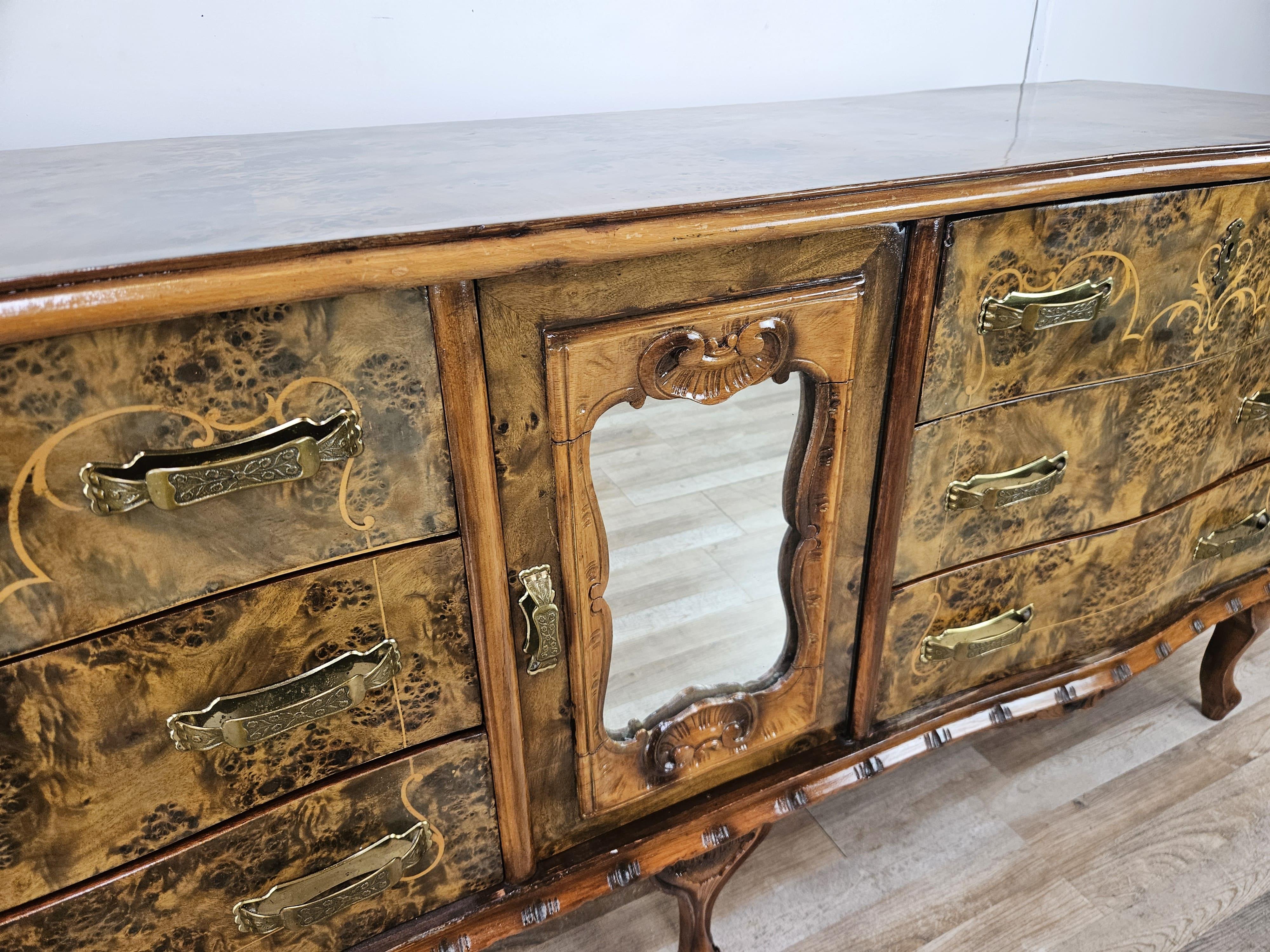 Commode Chippendale des années 1950 à six tiroirs et porte en miroir en vente 4
