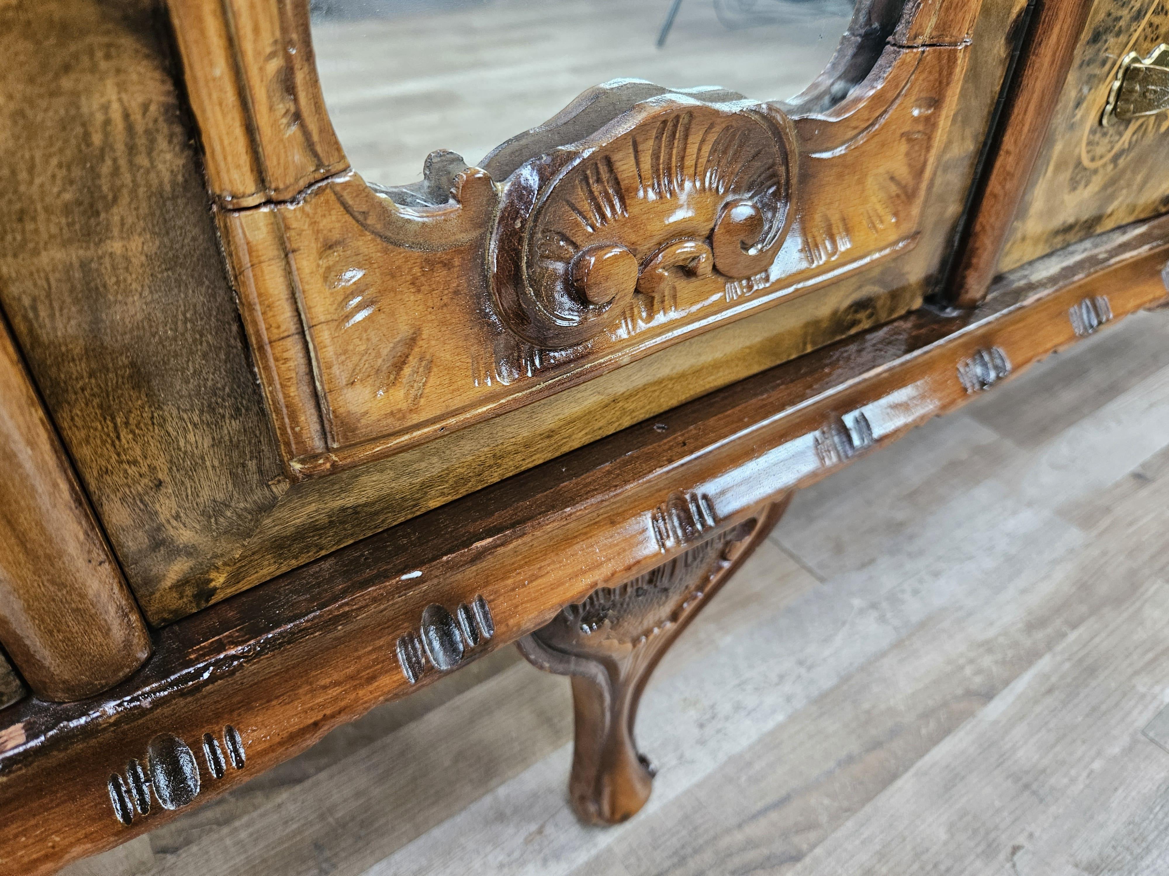 Commode Chippendale des années 1950 à six tiroirs et porte en miroir en vente 6