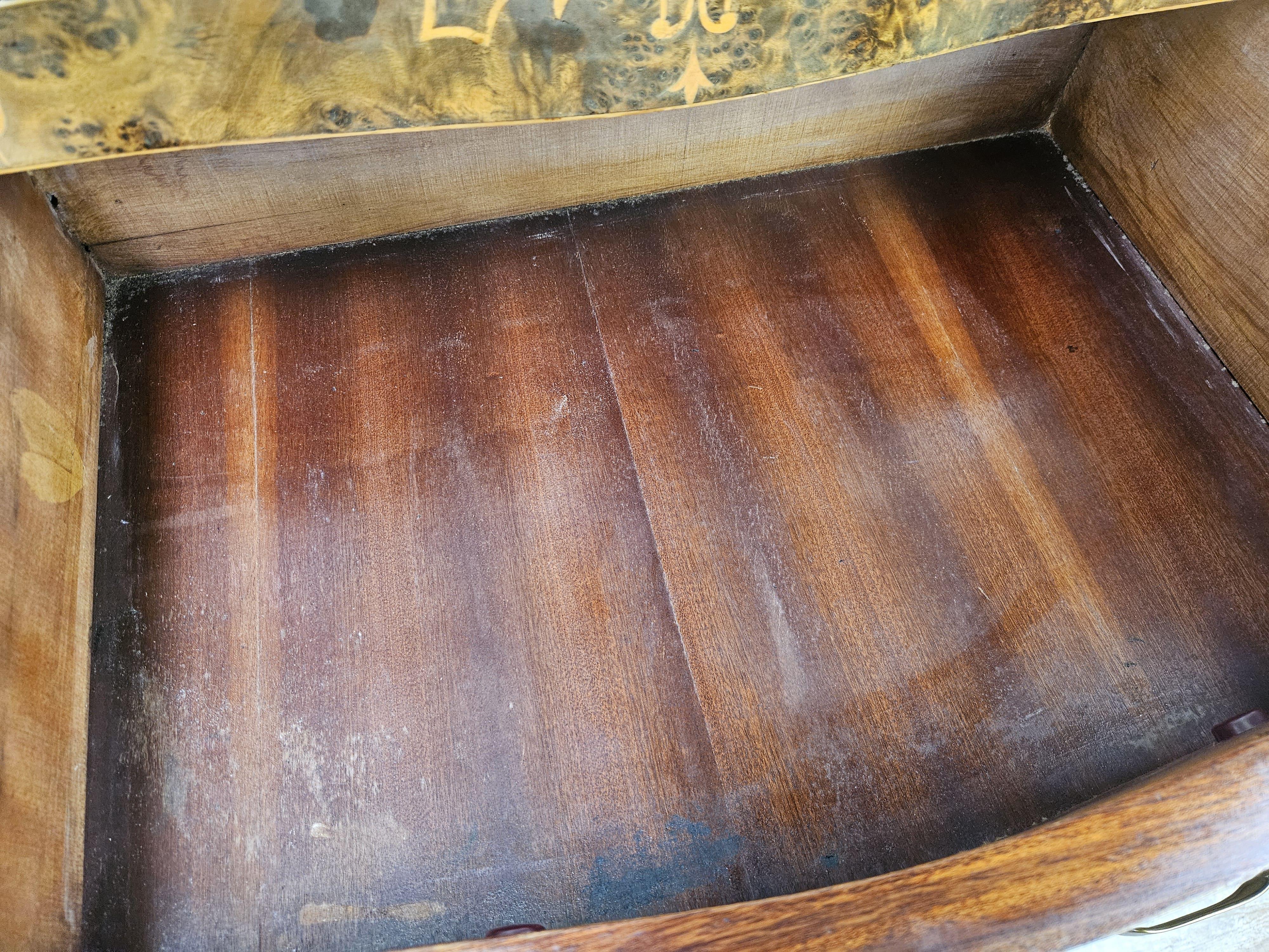 Commode Chippendale des années 1950 à six tiroirs et porte en miroir en vente 1