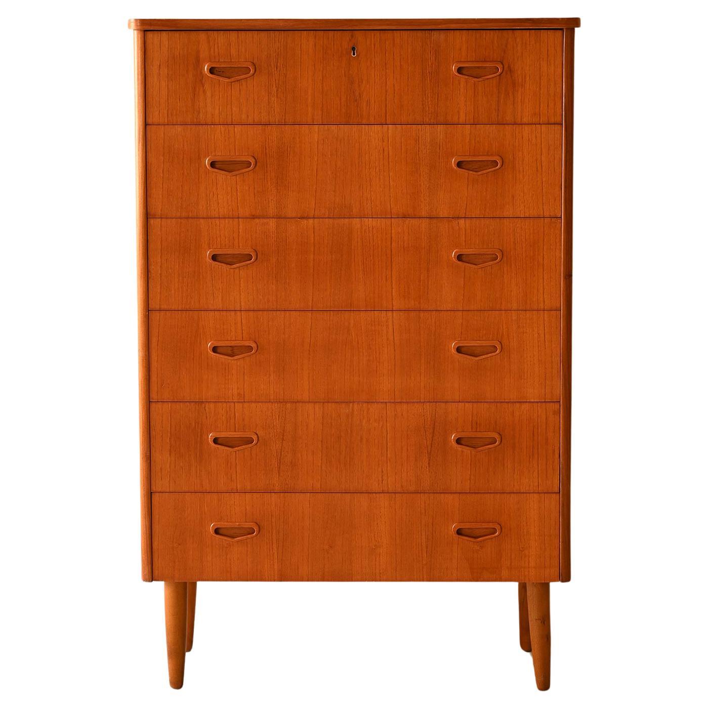 Chest of drawers with 6 teak drawers