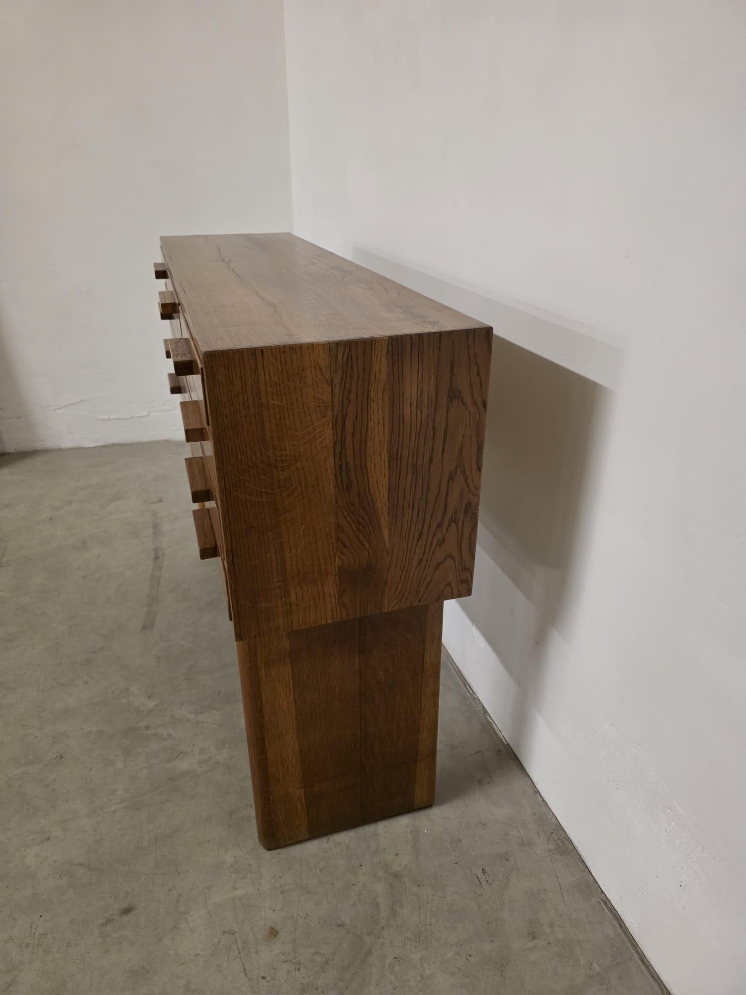 Commode d'horloger en chêne des années 1950, fabrication italienne en vente 9