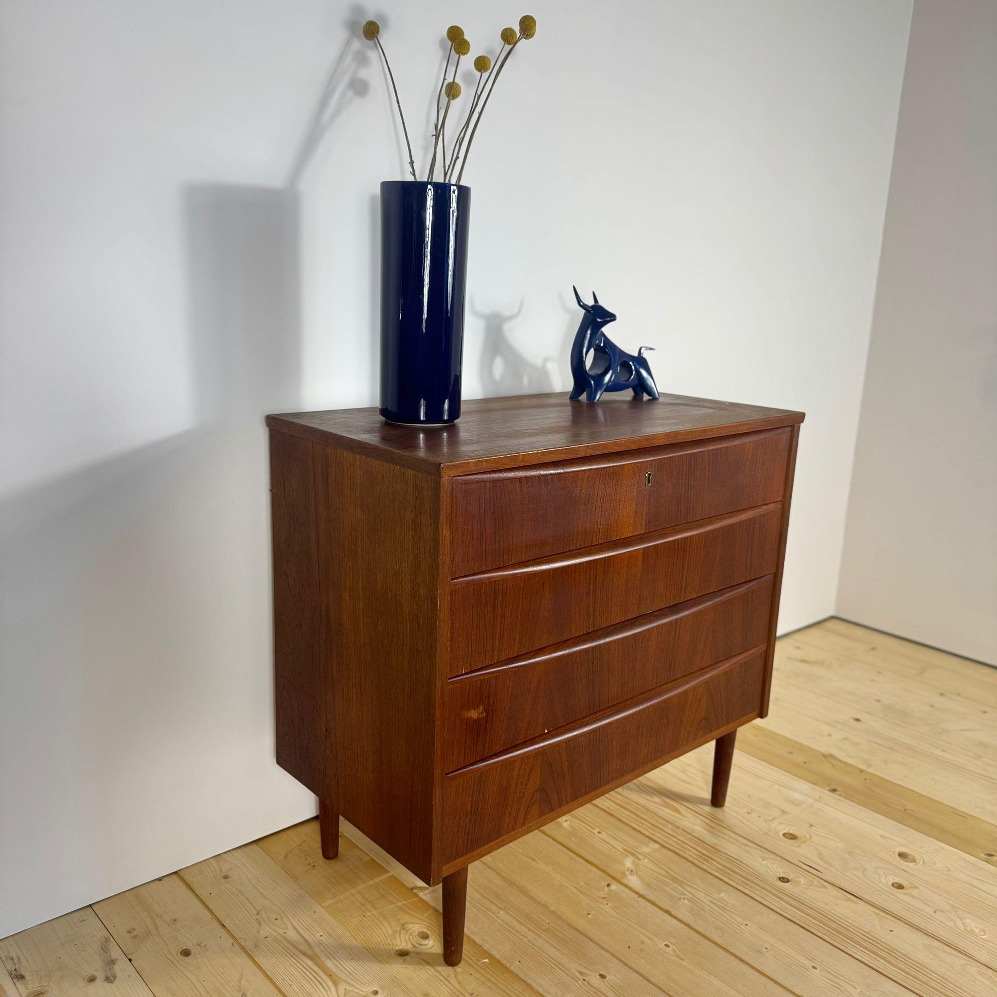 Teak Cassettiera danese anni '60 in teak - 4 cassetti in vendita