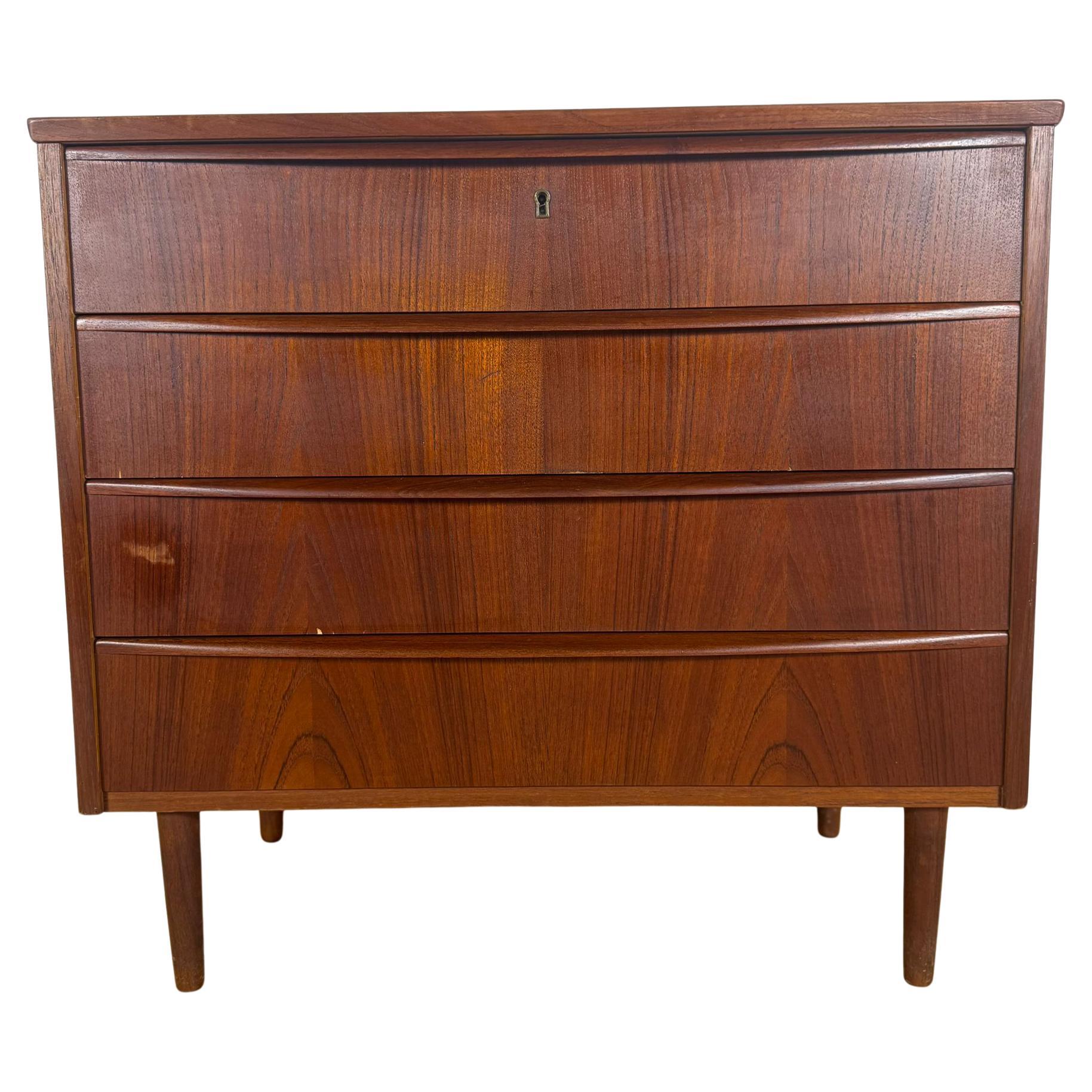 Cassettiera danese anni '60 in teak - 4 cassetti