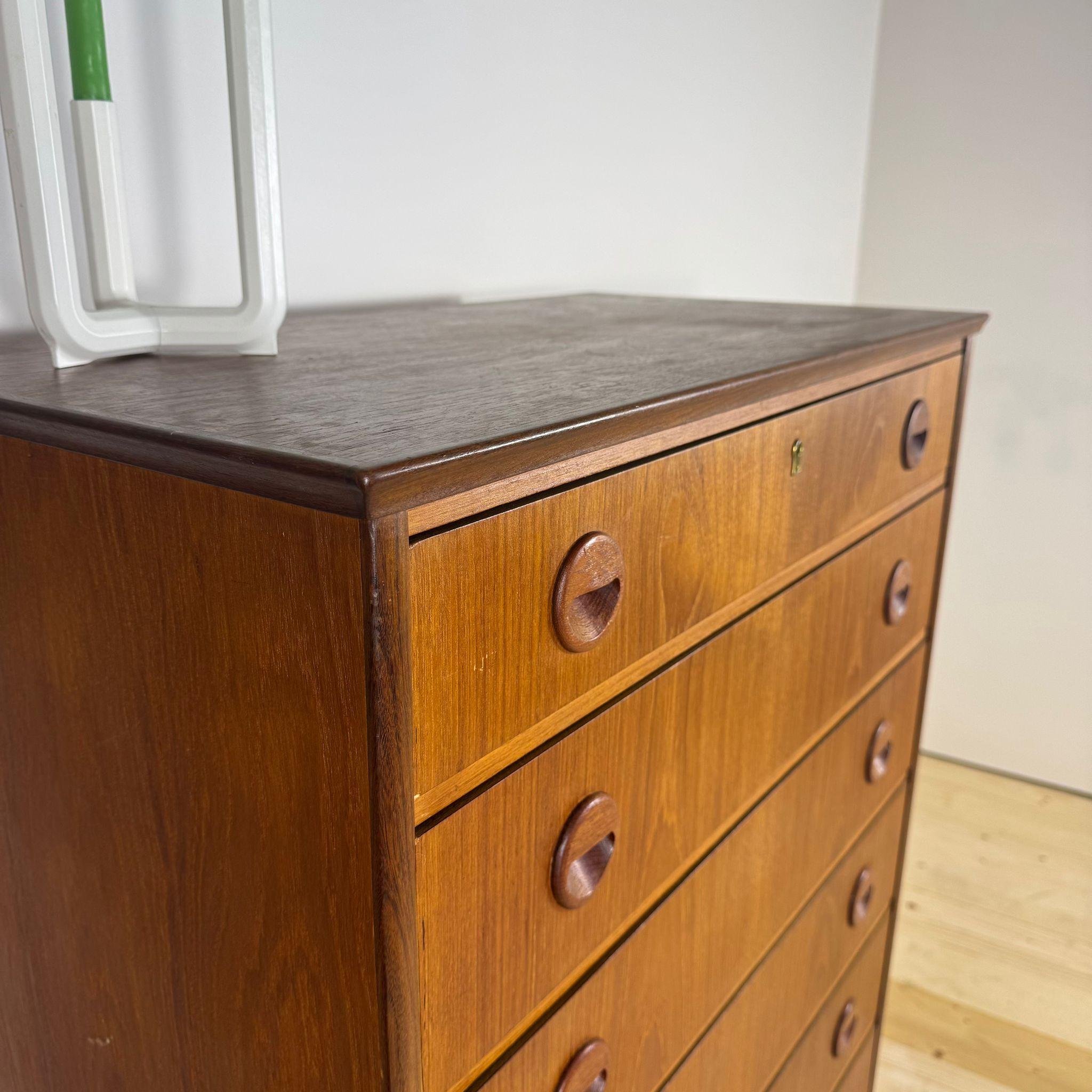 Mid-Century moderno Cassettiera danese anni '60 in teak in vendita