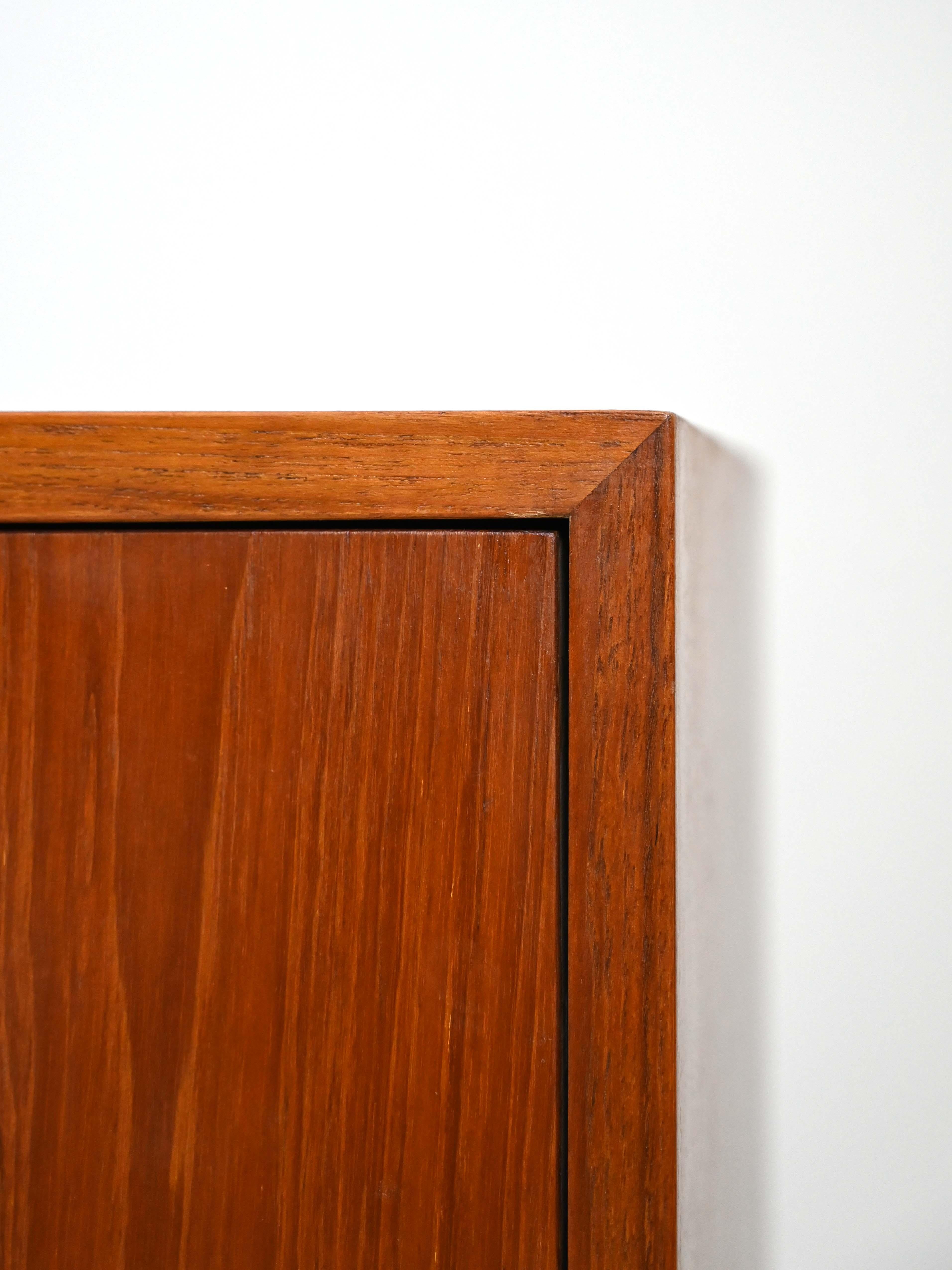 Danish vintage 1950s chest of drawers - Metal handles 5