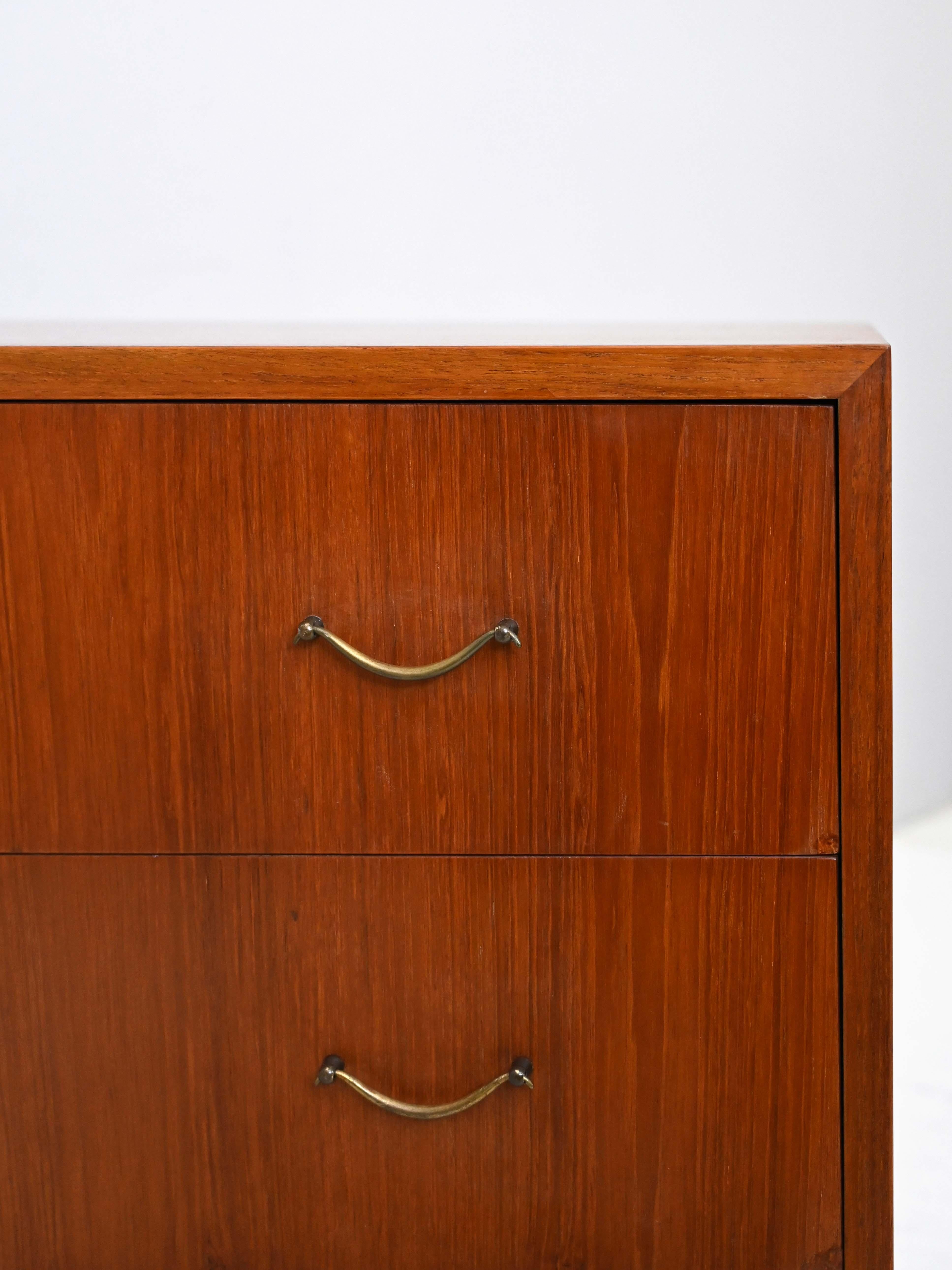 Danish vintage 1950s chest of drawers - Metal handles 1