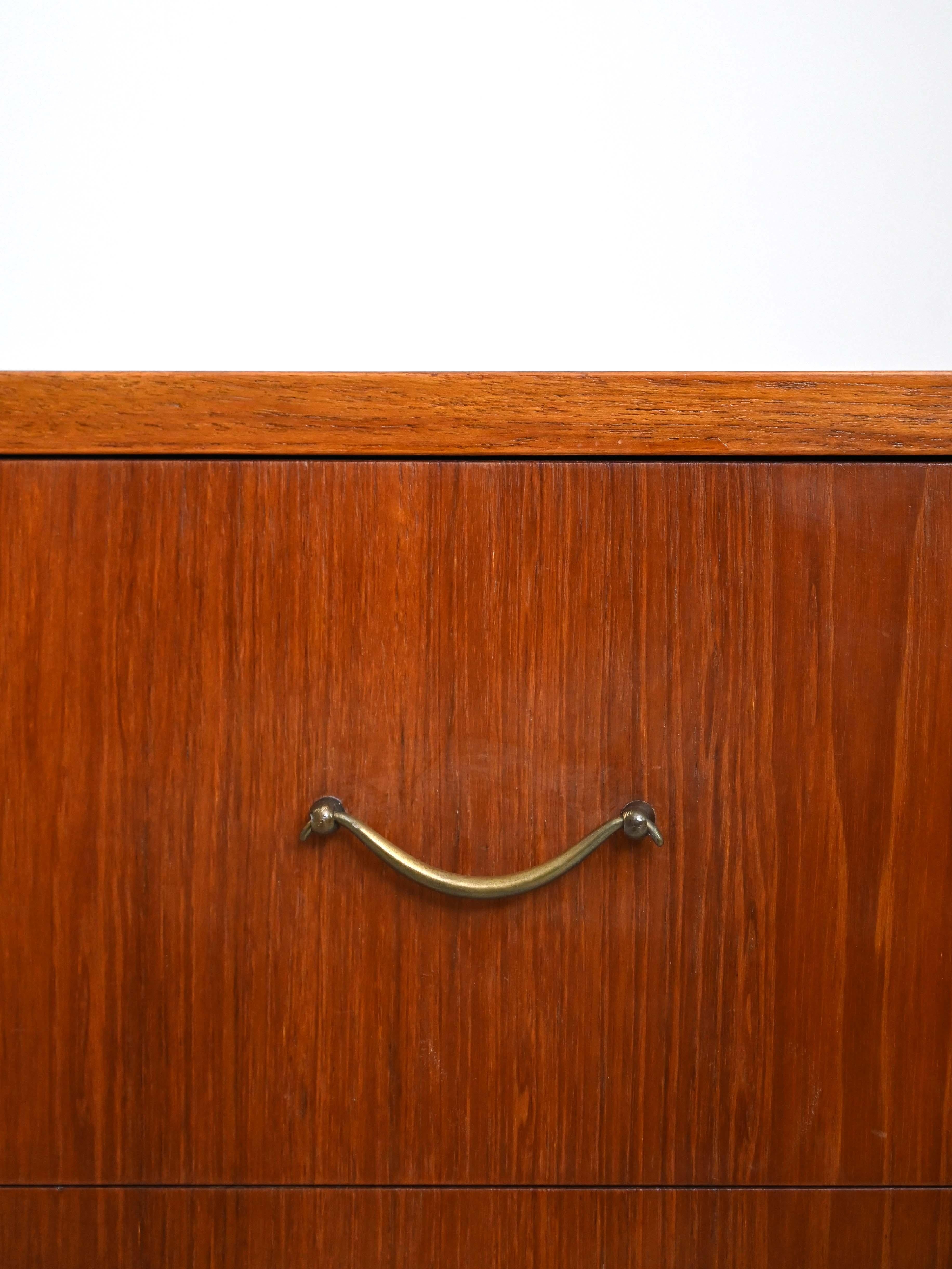 Danish vintage 1950s chest of drawers - Metal handles 4