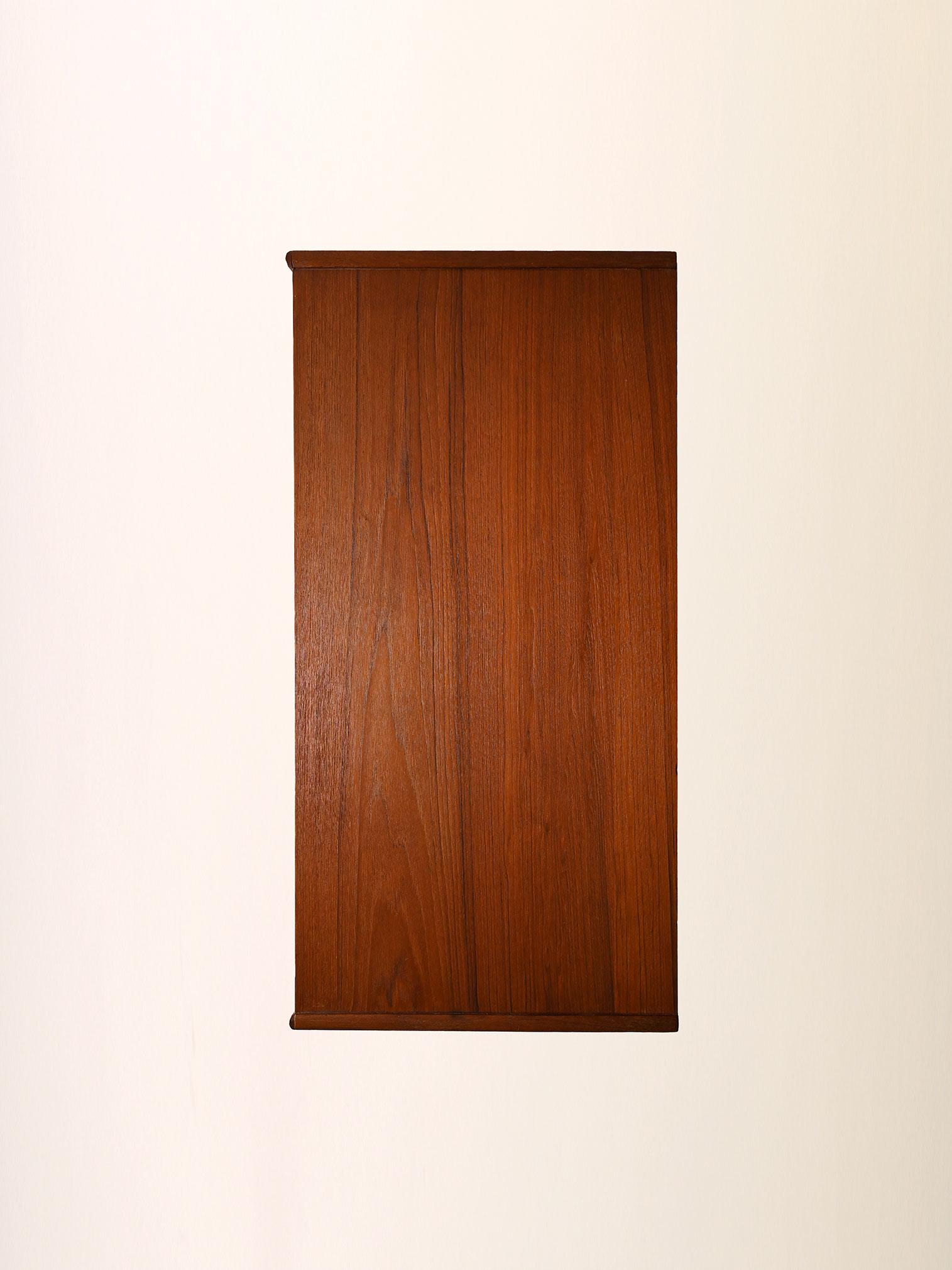 Cassettiera danese vintage in teak scuro For Sale 3