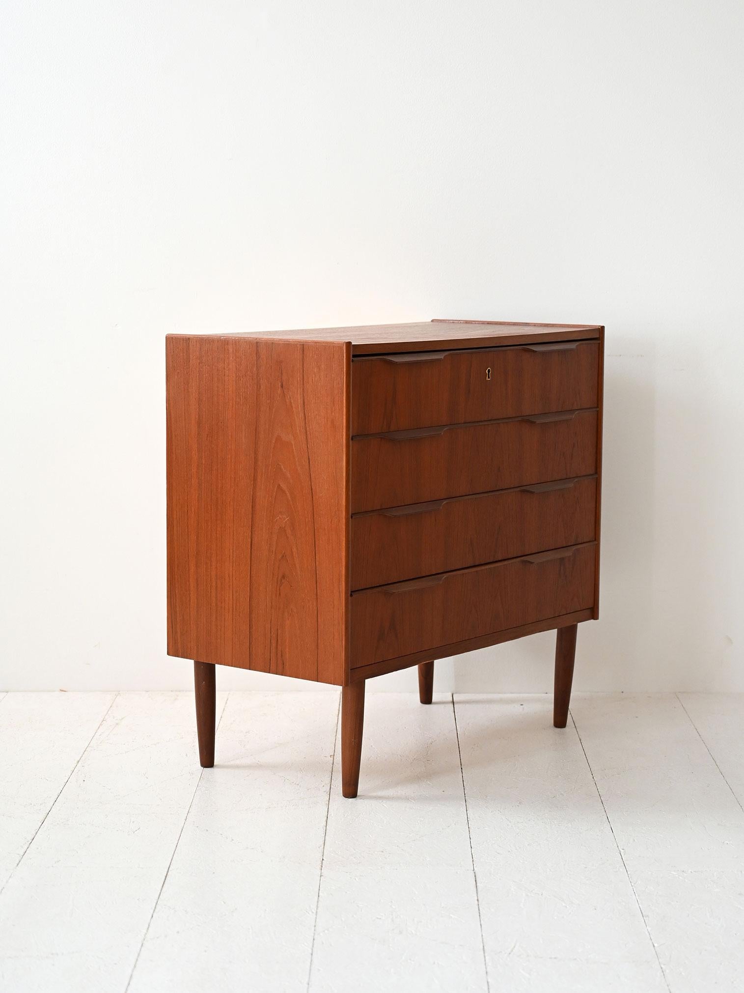 Scandinavian Modern Cassettiera danese vintage in teak scuro For Sale