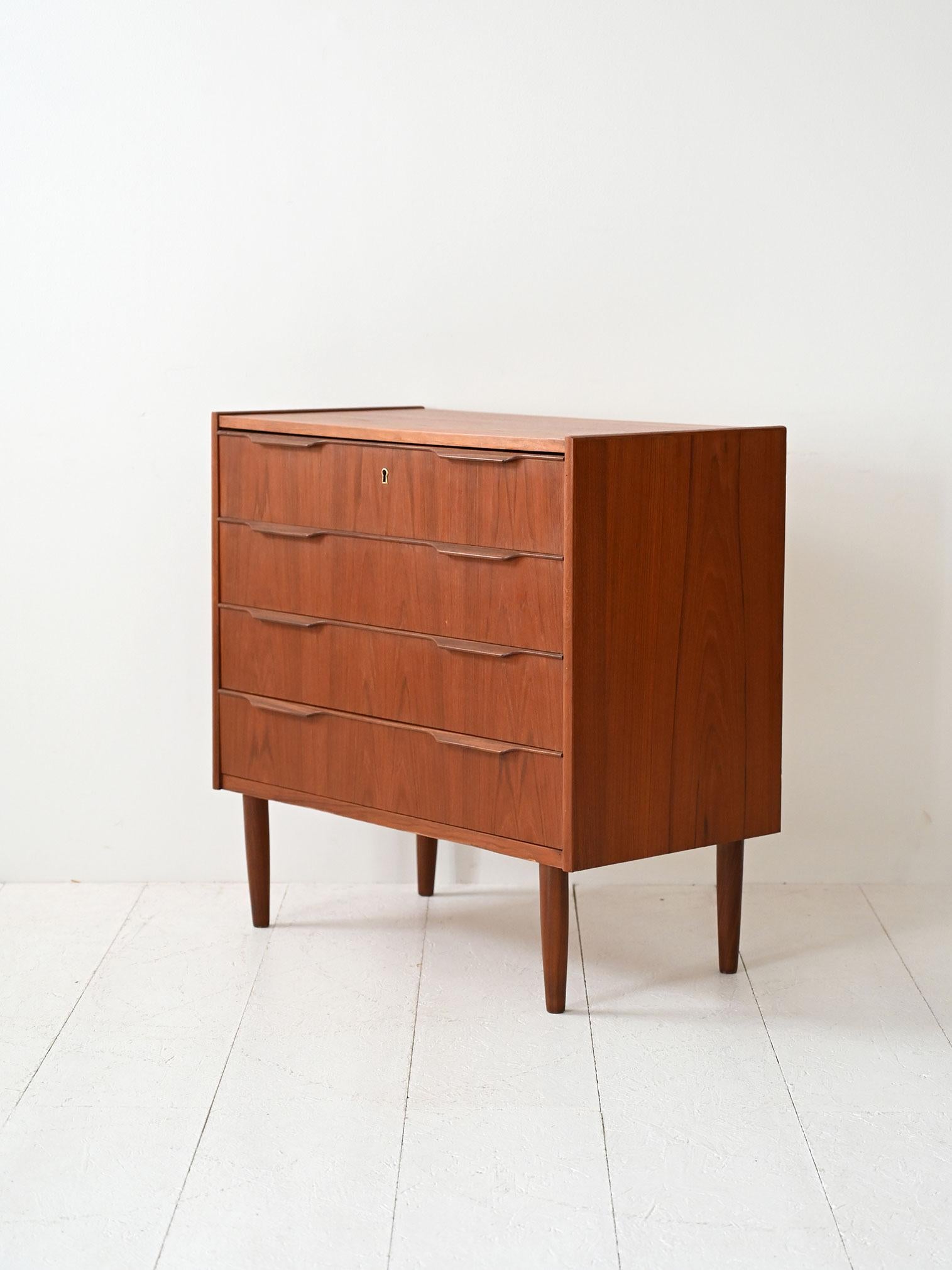 Scandinavian Cassettiera danese vintage in teak scuro For Sale