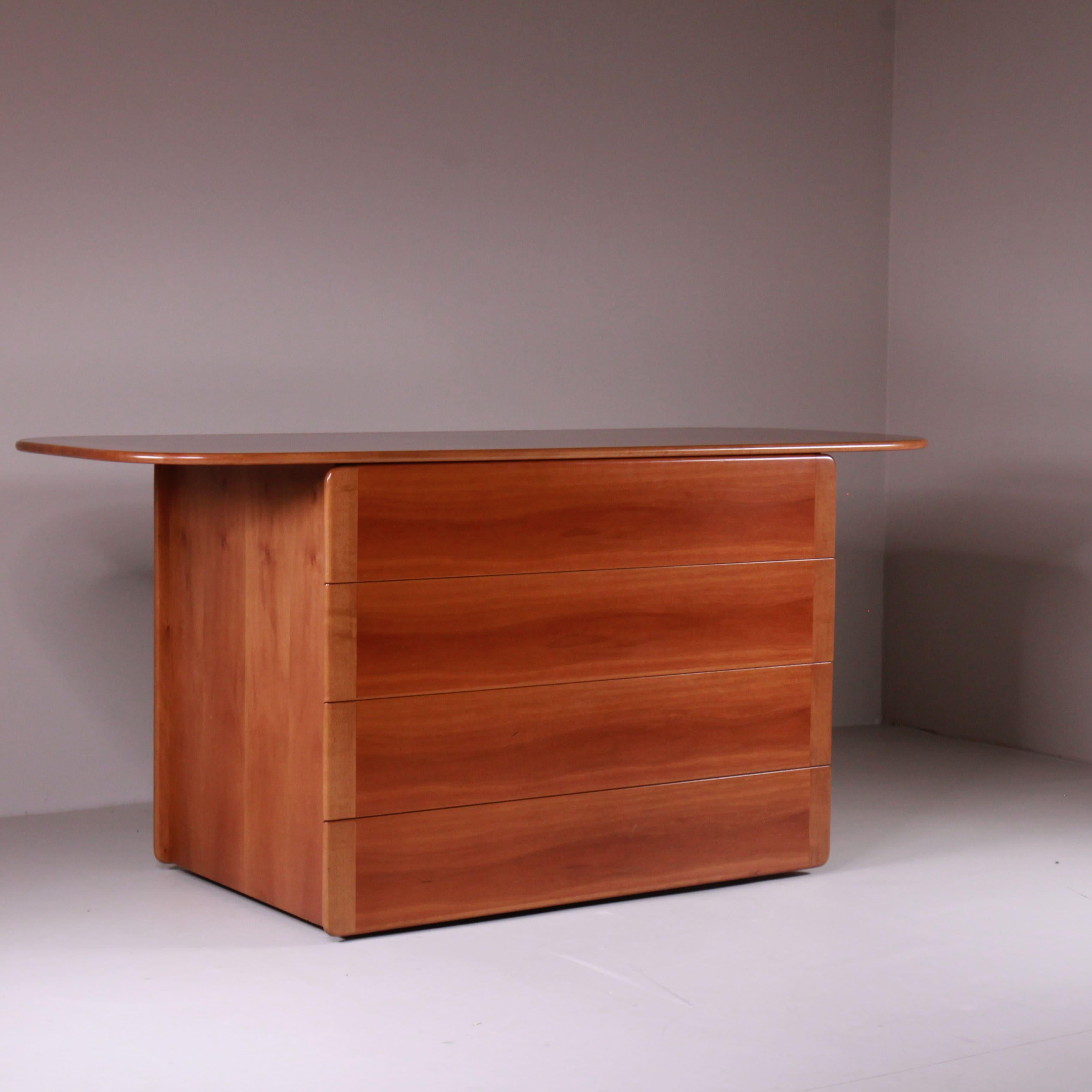 Cassettiera di Afra & Tobia Scarpa, Molteni, 1970 In condizioni buone in vendita a Milano, Lombardia