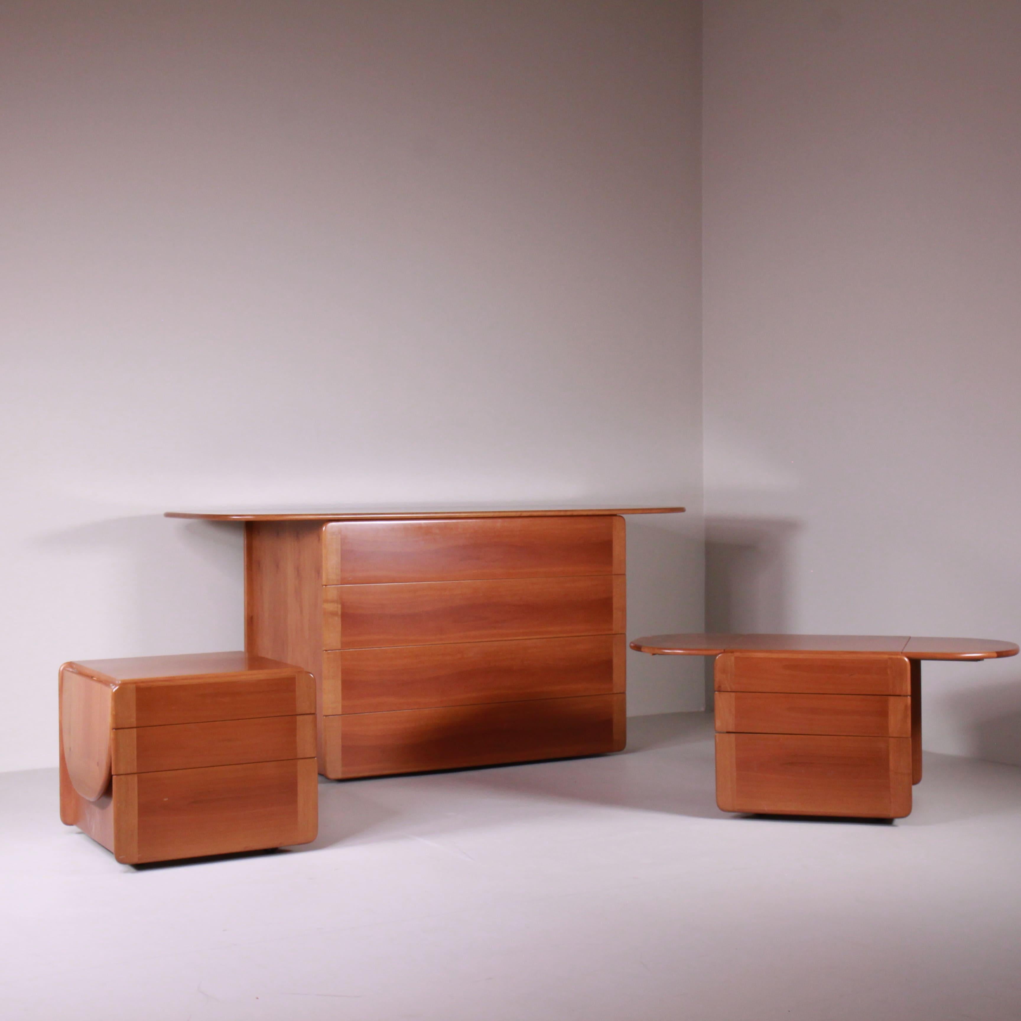 Metà XX secolo Cassettiera e comodini, Afra & Tobia Scarpa, Molteni 1970 in vendita