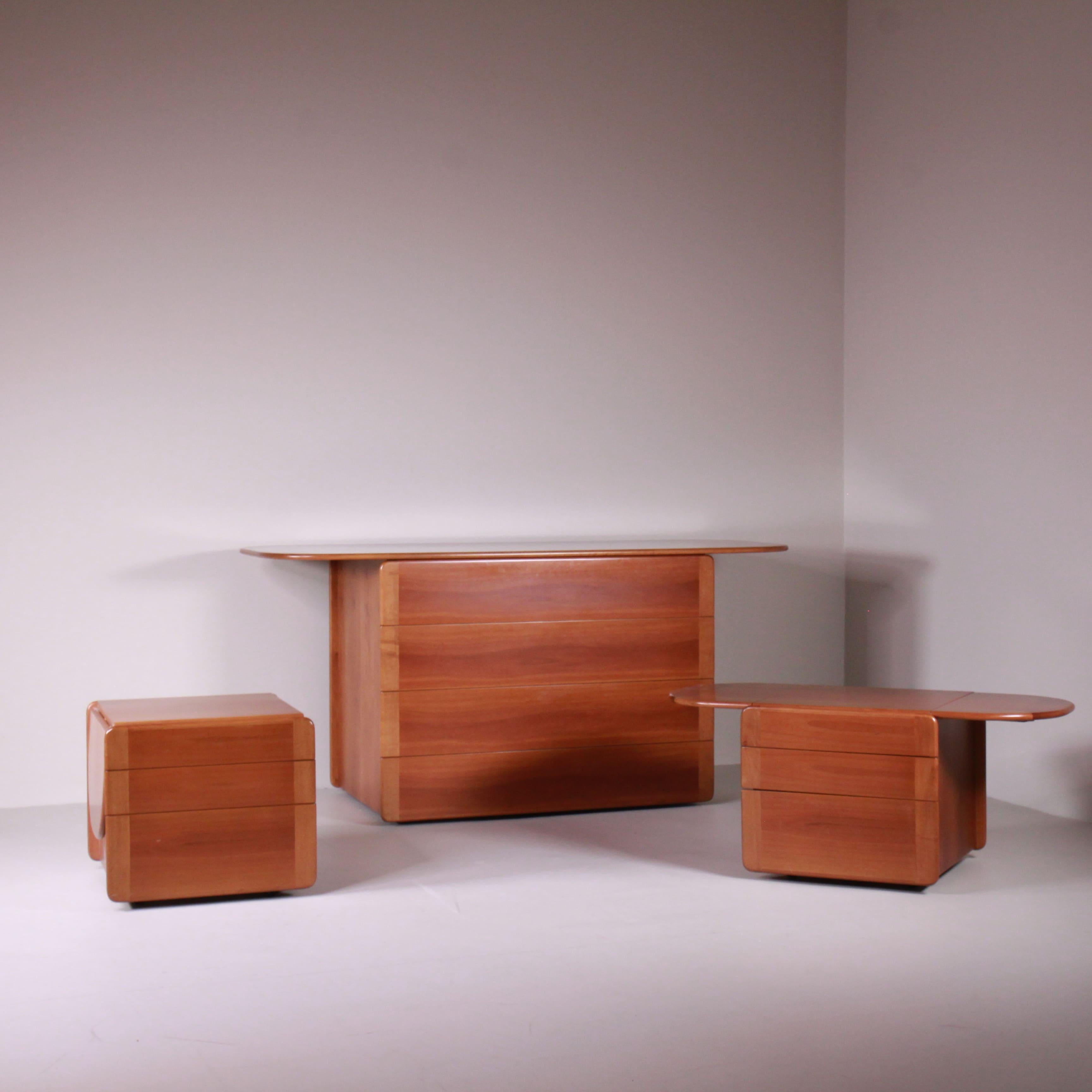Legno Cassettiera e comodini, Afra & Tobia Scarpa, Molteni 1970 in vendita