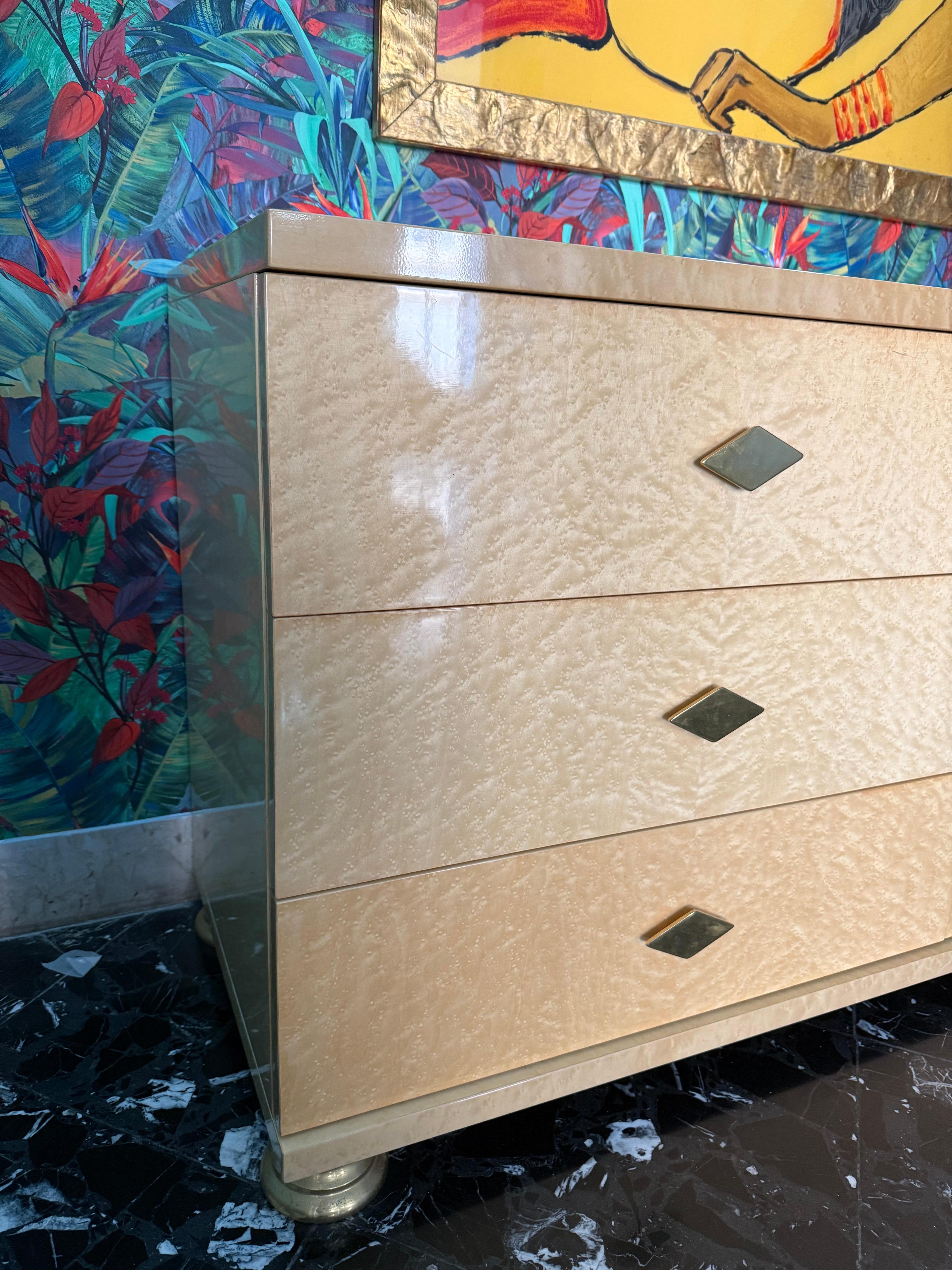 Mid-Century Modern Maple and Brass Chest of Drawers Italy 1970 Tommaso Barbi Design For Sale