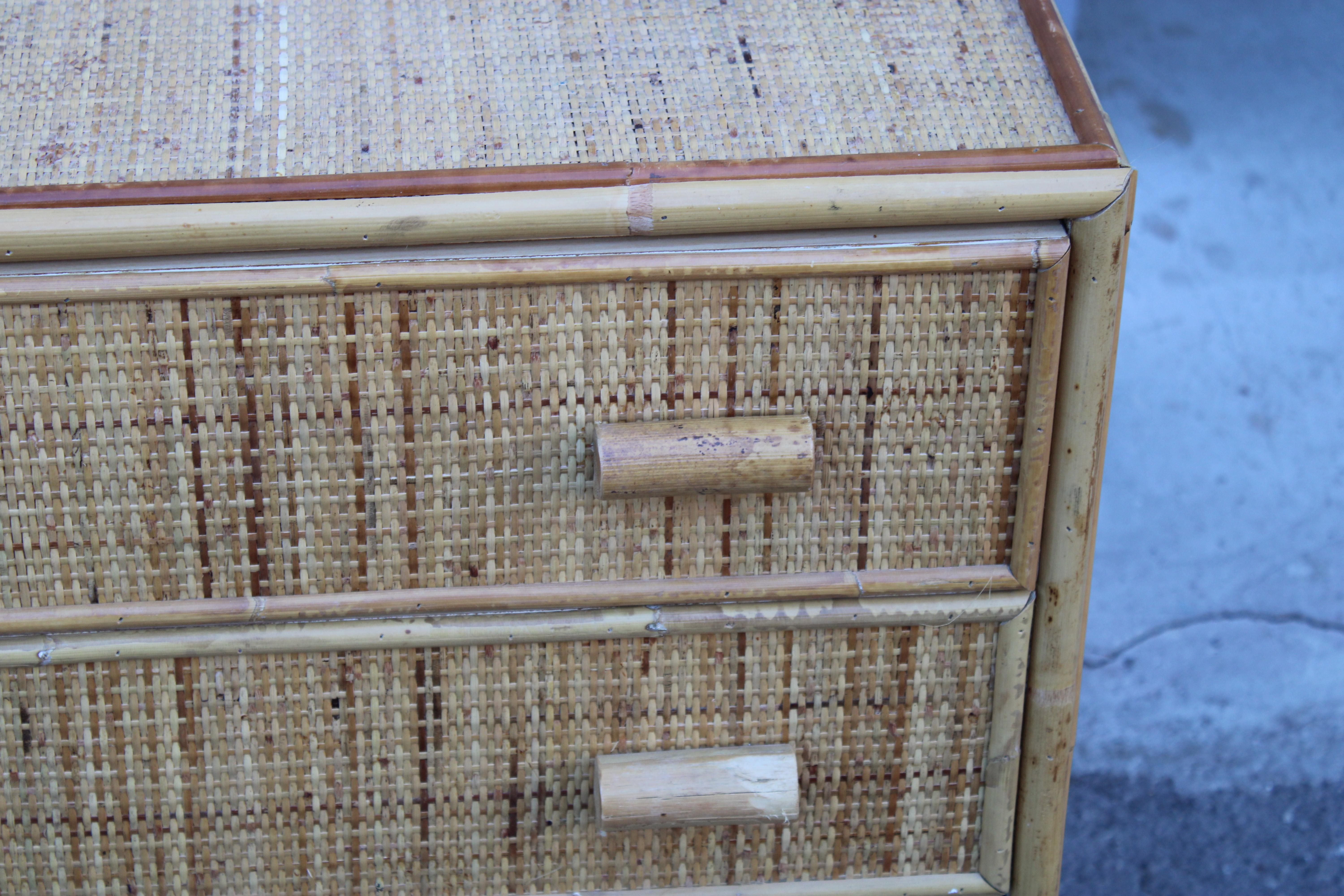 Mid-Century moderno Cassettiera in Bambù Italiana con casseti 1970 in vendita