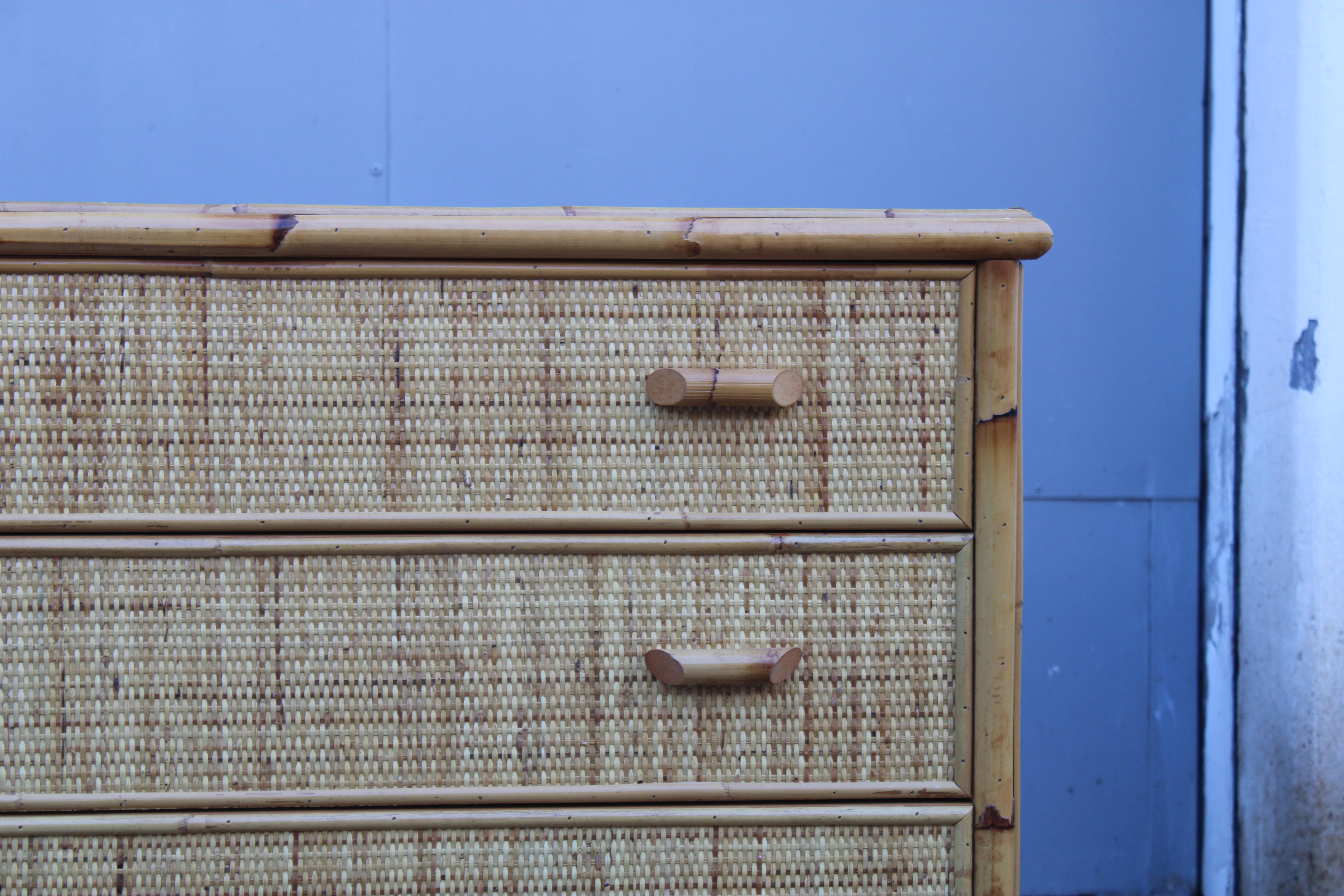 Mid-Century moderno Cassettiera in Bambù Italiana con cassetti 1970 in vendita