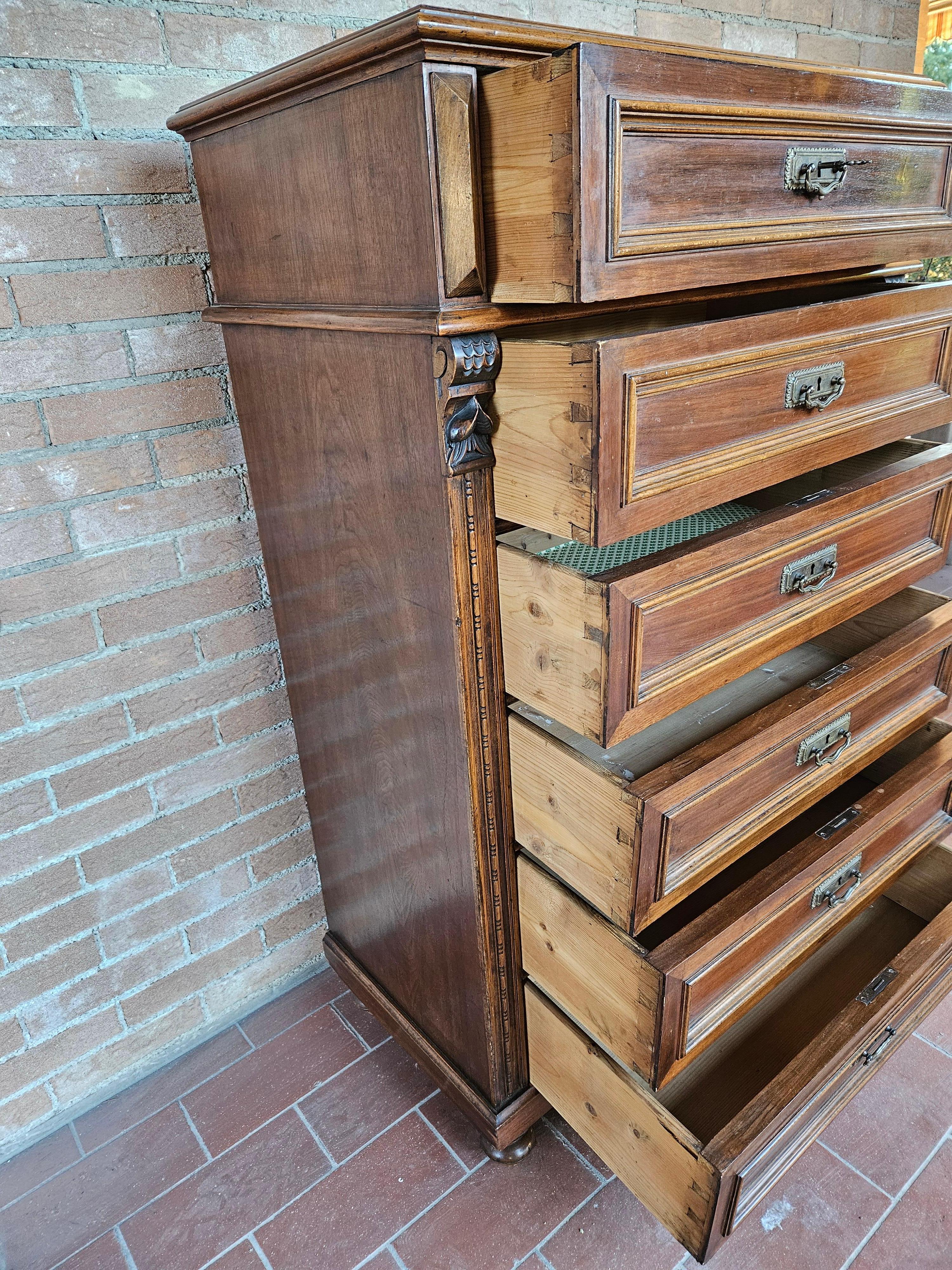 Cassettiera in legno con sei cassetti e piedi a cipolla fine XIX secolo For Sale 8
