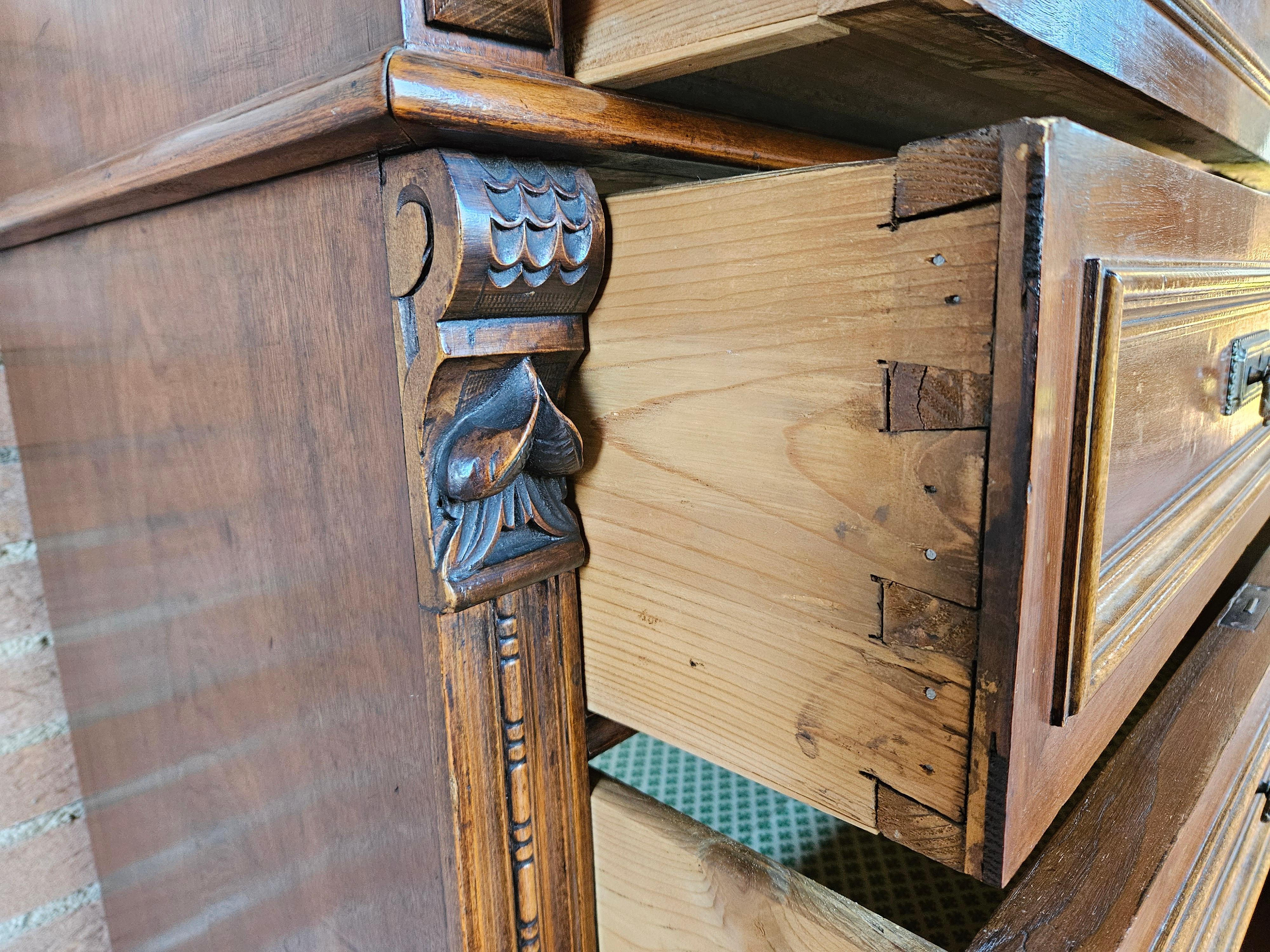 Cassettiera in legno con sei cassetti e piedi a cipolla fine XIX secolo For Sale 9