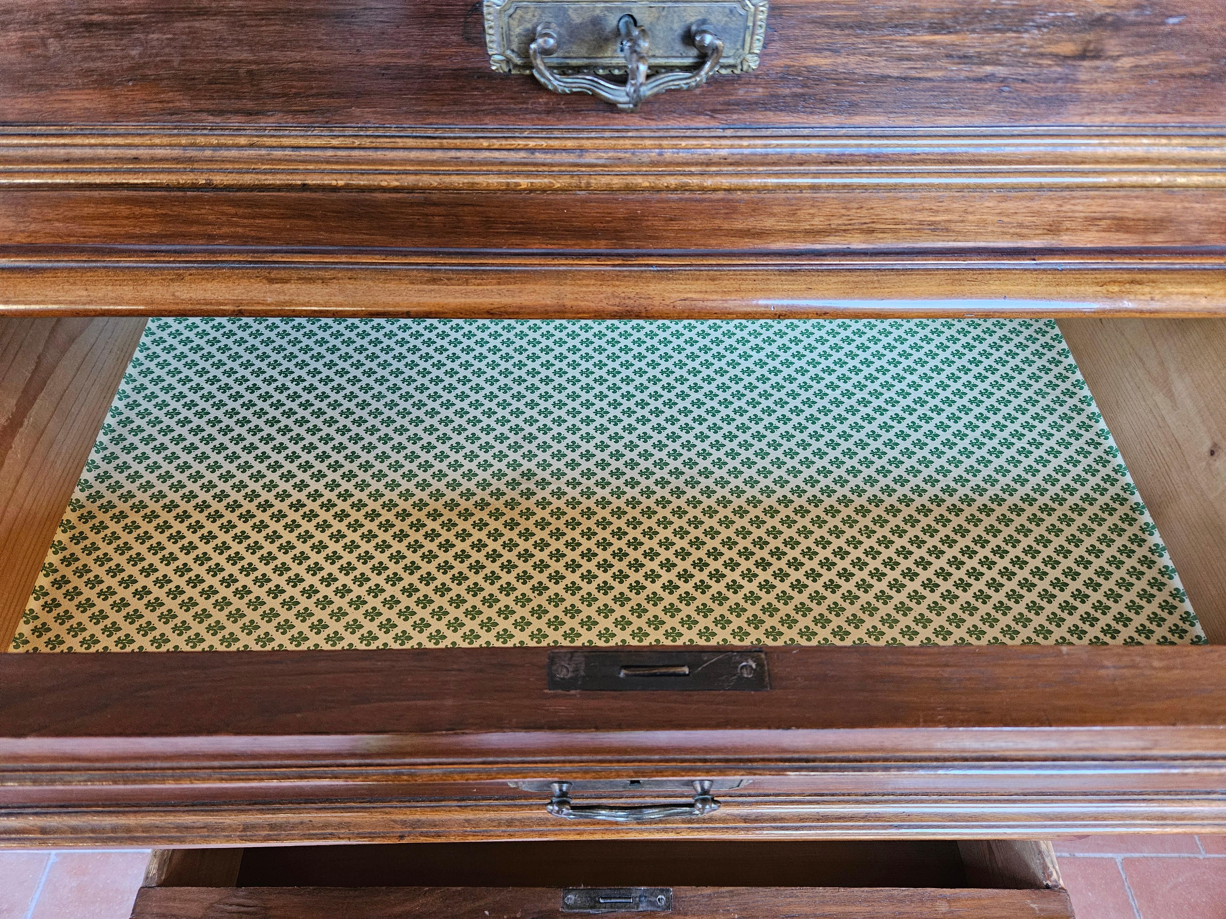 Cassettiera in legno con sei cassetti e piedi a cipolla fine XIX secolo For Sale 11