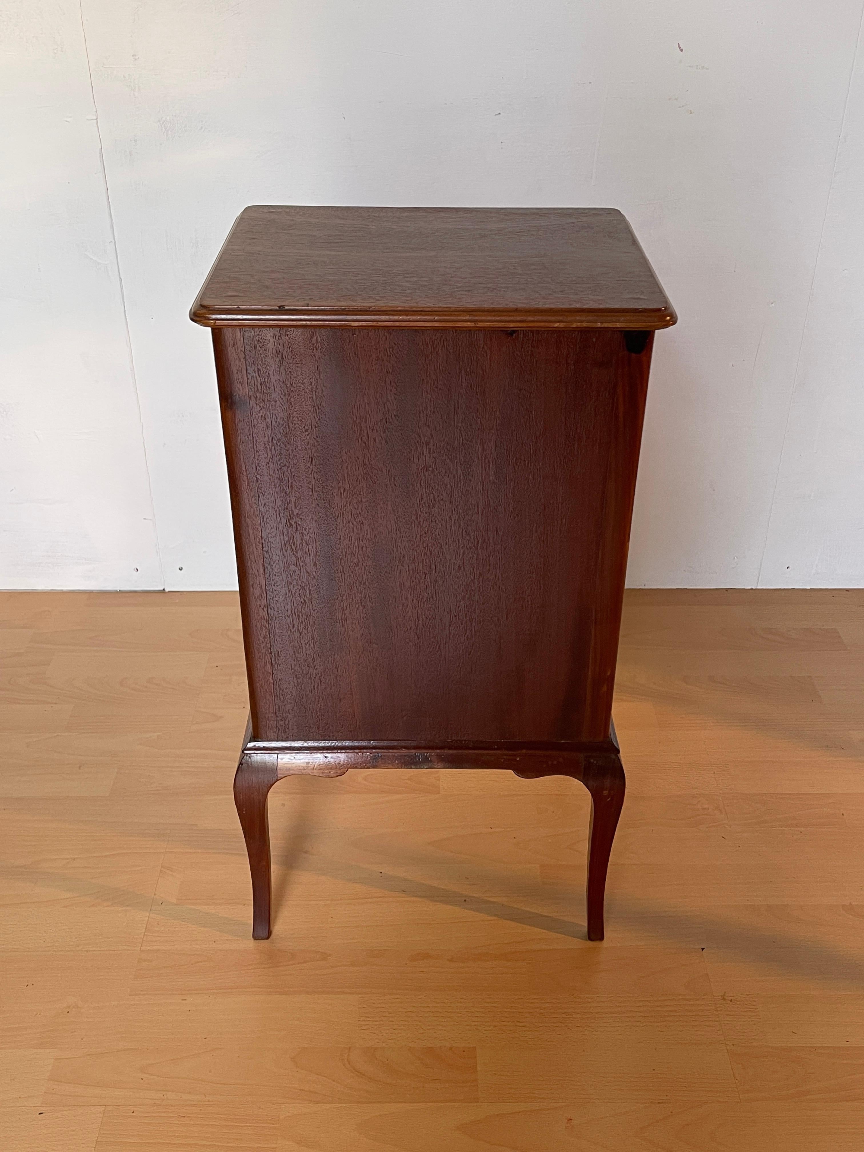 Solid Wood Chest of Drawers with 6 Drawers and Gilded Handles, Italy 1950s For Sale 4