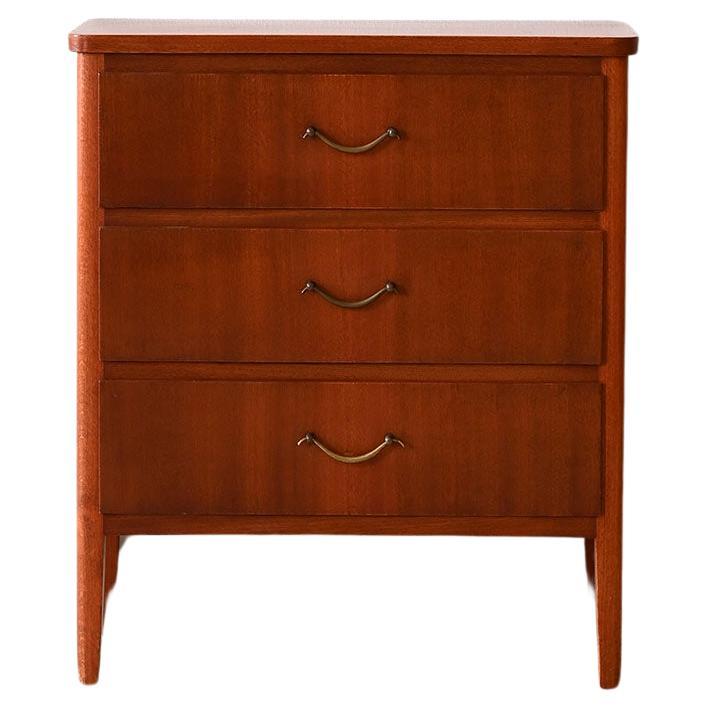 Mahogany chest of drawers with metal handles For Sale