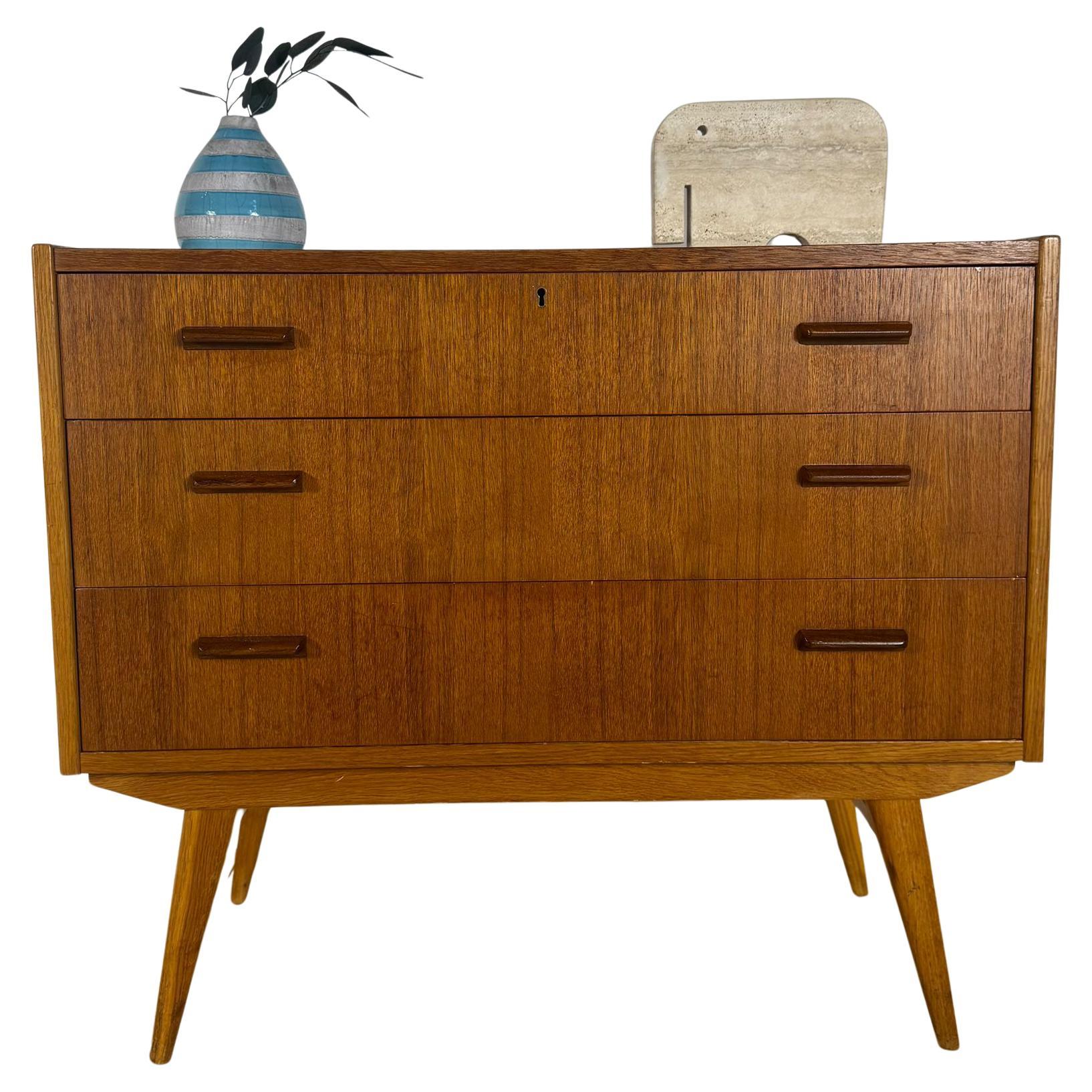 Cassettiera in Teak a Tre Cassetti – Design Danese Mid-Century