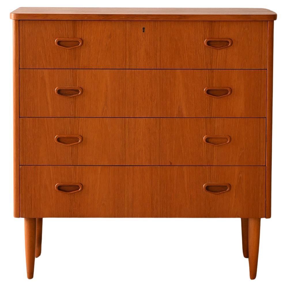 Teak chest of drawers with 4 drawers and lock For Sale