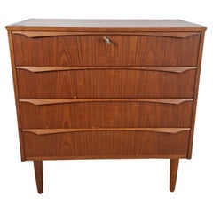 Vintage Teak Chest of Drawers - Mid-Century Design