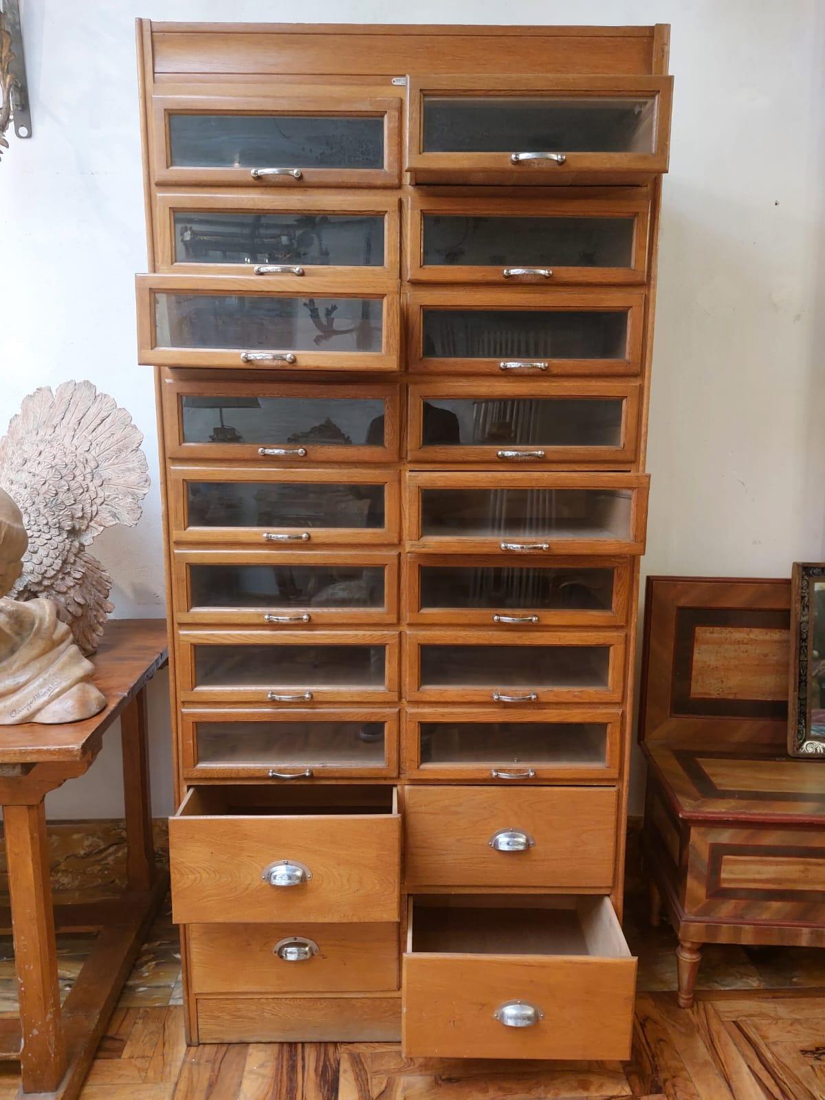 British Commode en chêne blond anglais en vente