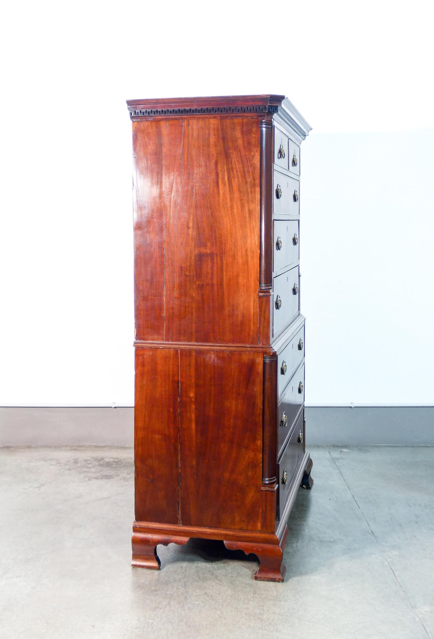 Cassettiera inglese, periodo georgiano, a otto cassetti. Inghilterra, Fine 1700 in vendita 3