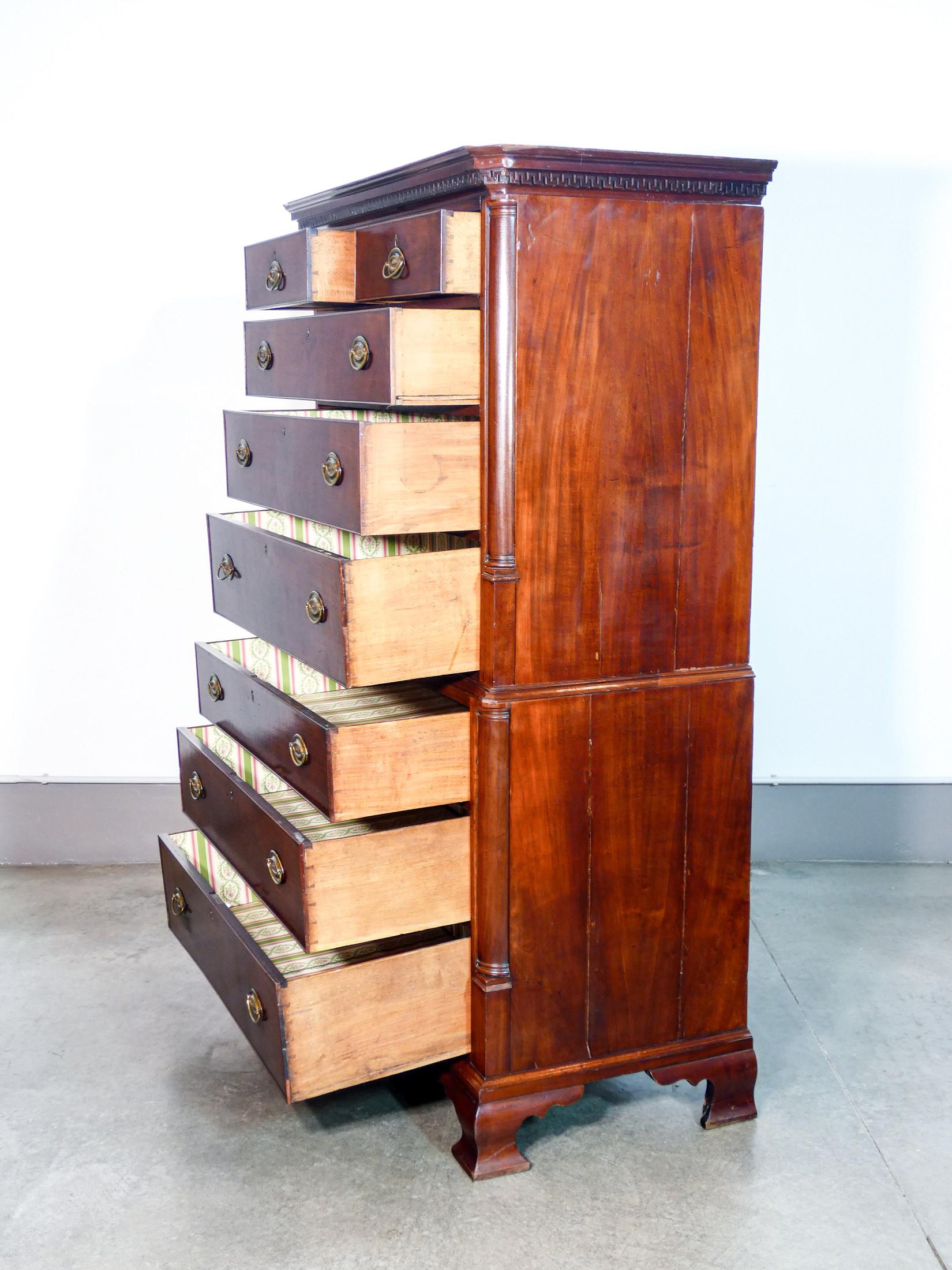 Cassettiera inglese, periodo georgiano, a otto cassetti. Inghilterra, Fine 1700 in vendita 4
