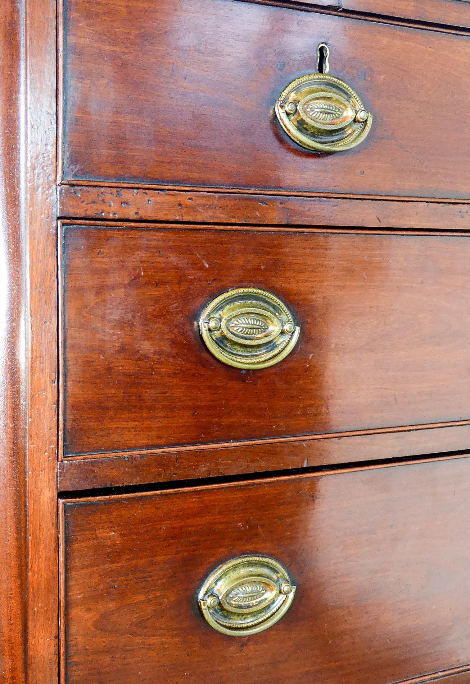 Cassettiera inglese, periodo georgiano, a otto cassetti. Inghilterra, Fine 1700 In condizioni buone in vendita a Torino, IT