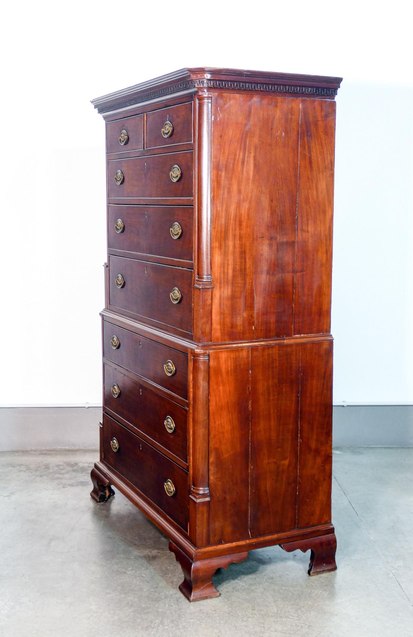 Legno Cassettiera inglese, periodo georgiano, a otto cassetti. Inghilterra, Fine 1700 in vendita