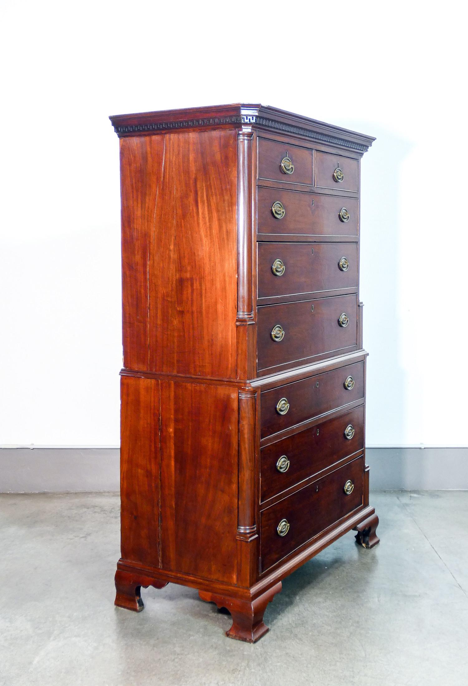 Cassettiera inglese, periodo georgiano, a otto cassetti. Inghilterra, Fine 1700 in vendita 1