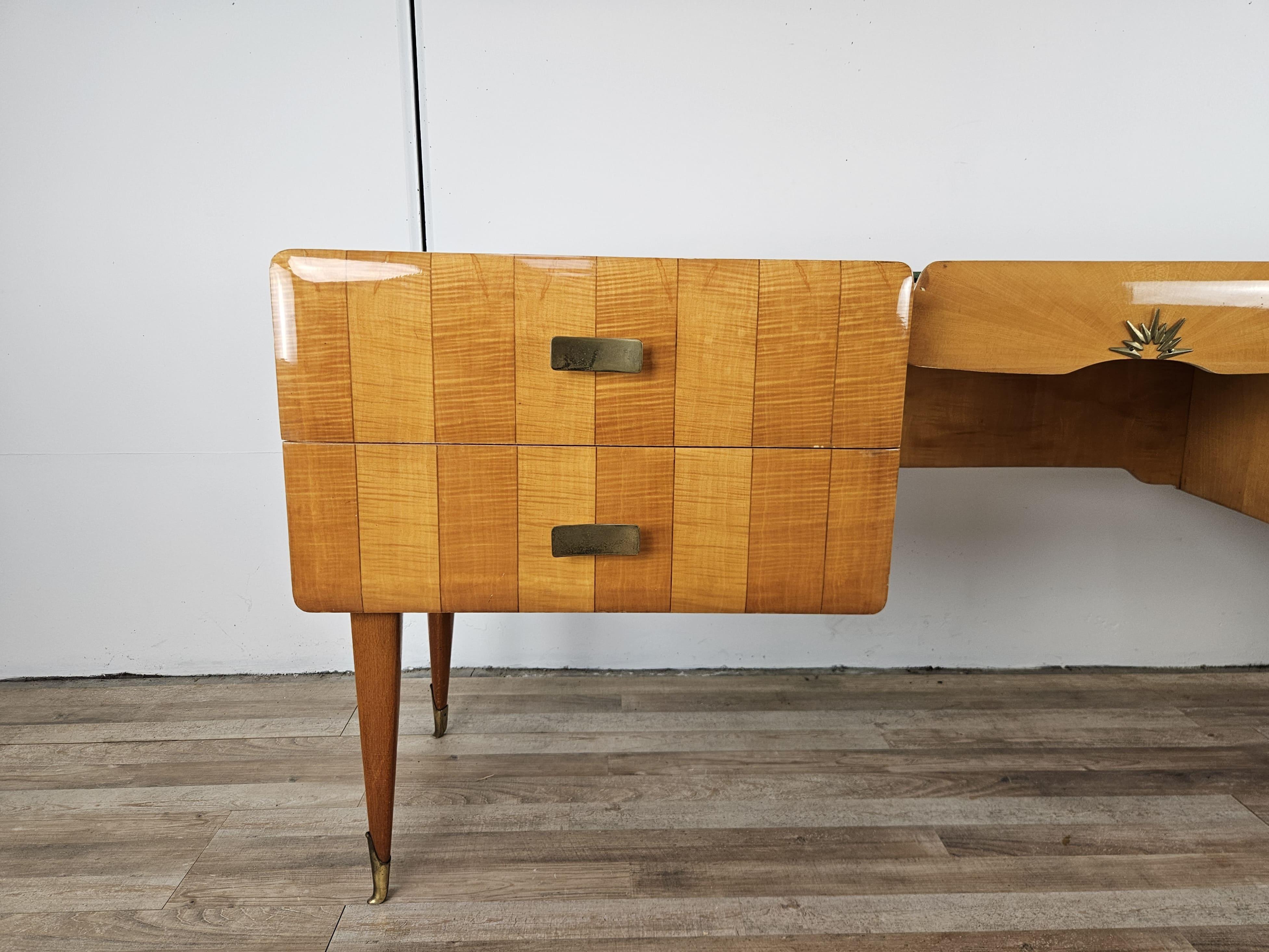 Cassettiera italiana Mid Century in acero vetro e ottone, 1950 in vendita 3