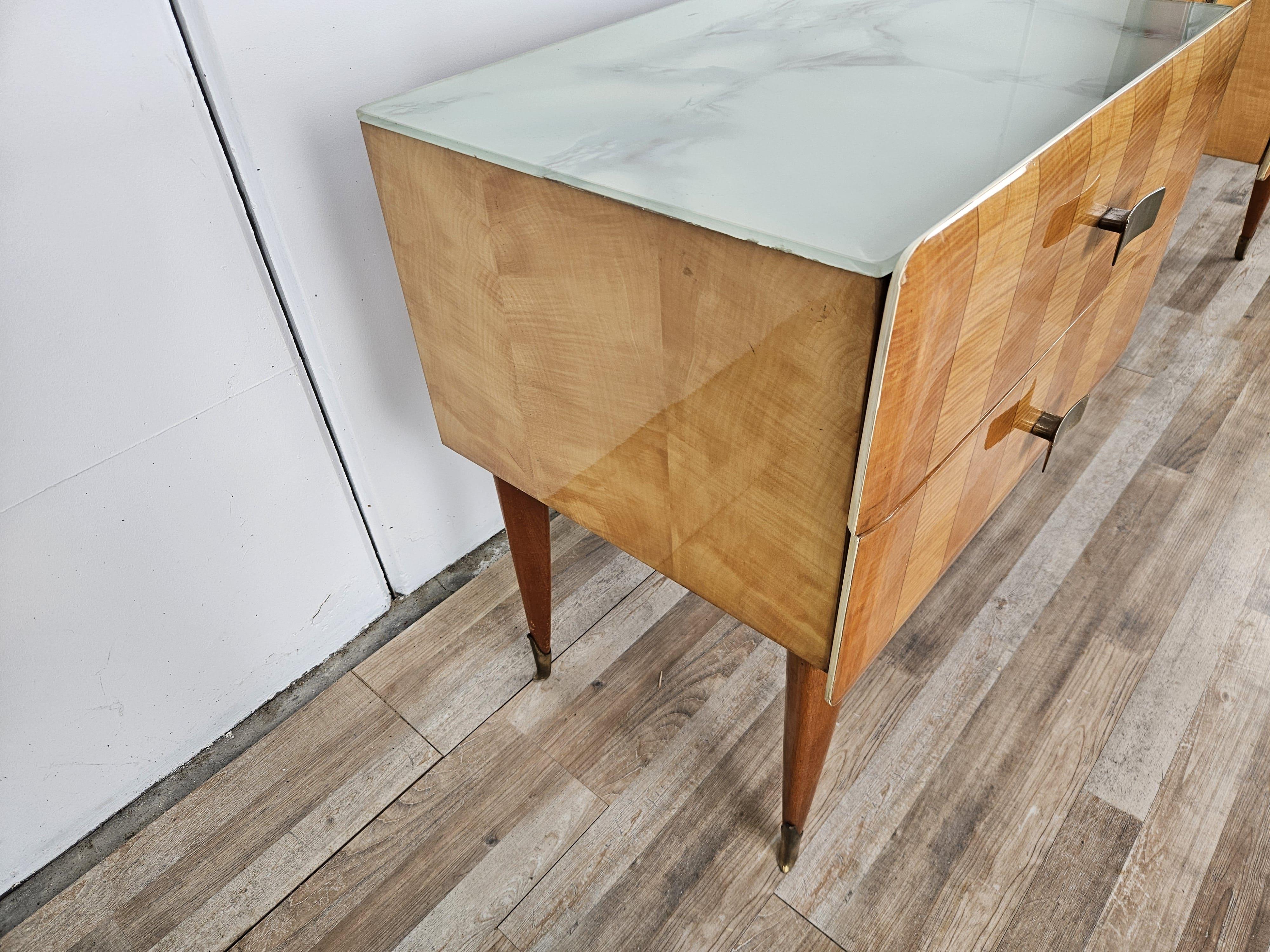 Mid-Century moderno Cassettiera italiana Mid Century in acero vetro e ottone, 1950 in vendita