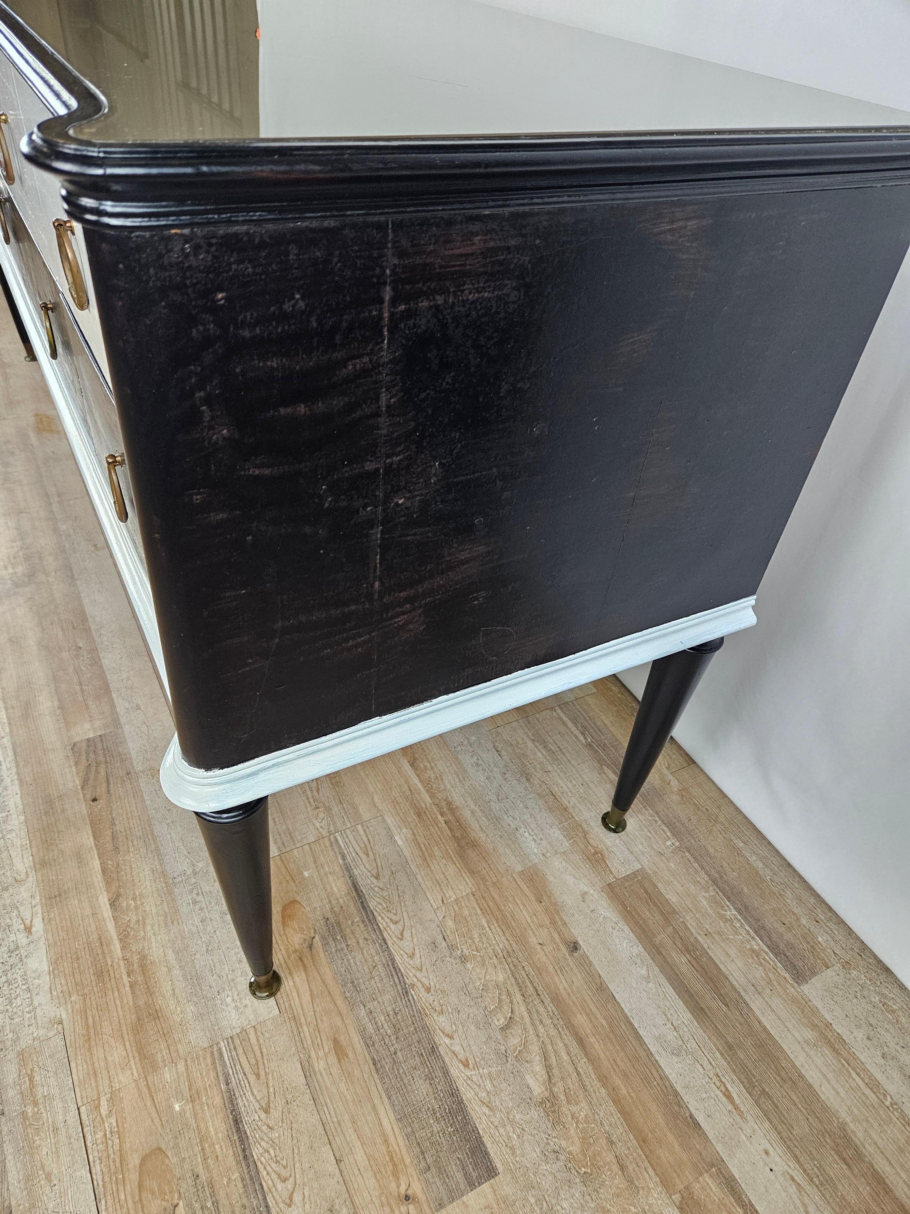 Art Deco Black white lacquered chest of drawers with glass top 20th century For Sale